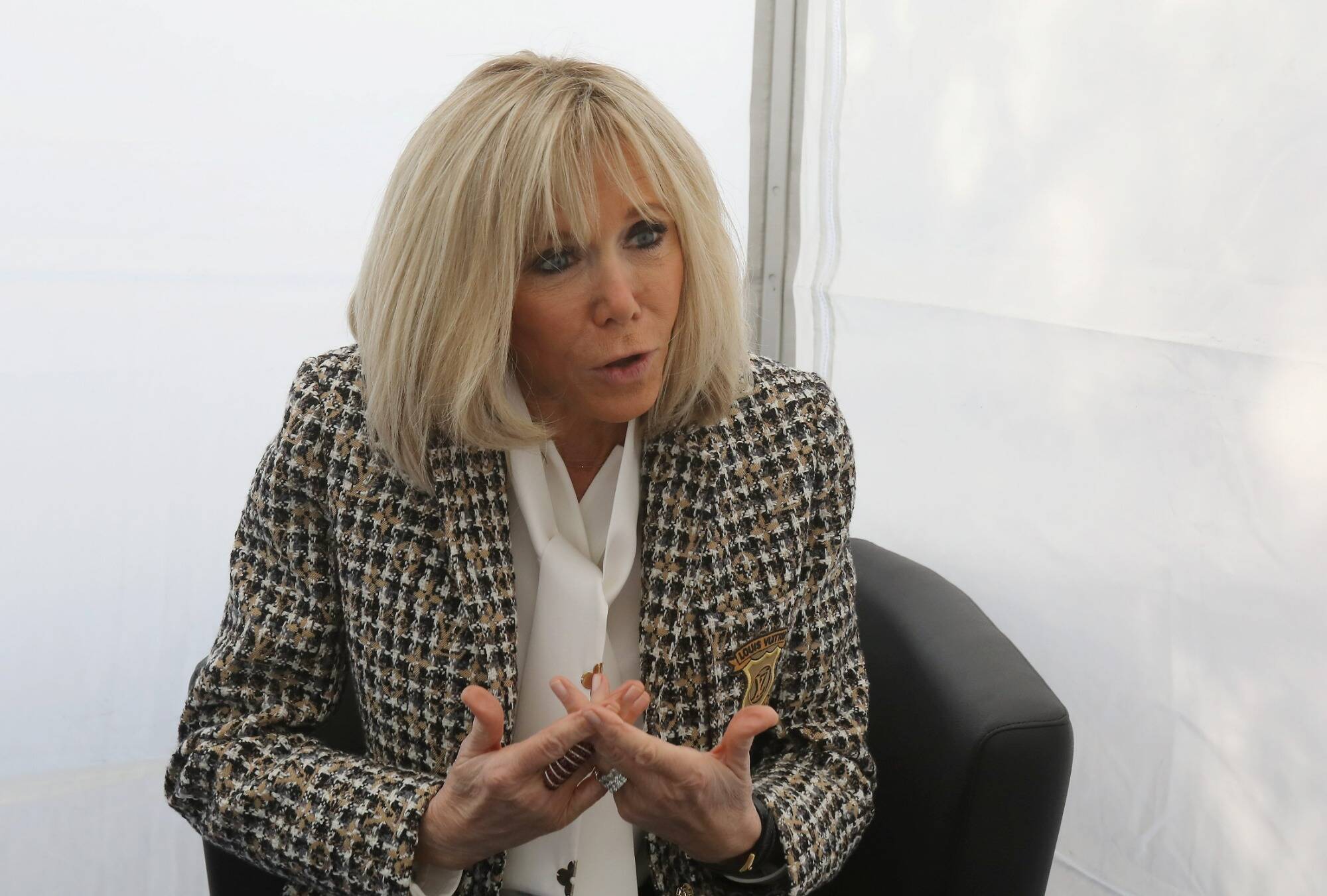 "Je suis avec toutes les femmes dans tous les combats": Brigitte Macron réagit au procès des viols de Mazan et apporte son "soutien inconditionnel à toutes les femmes"