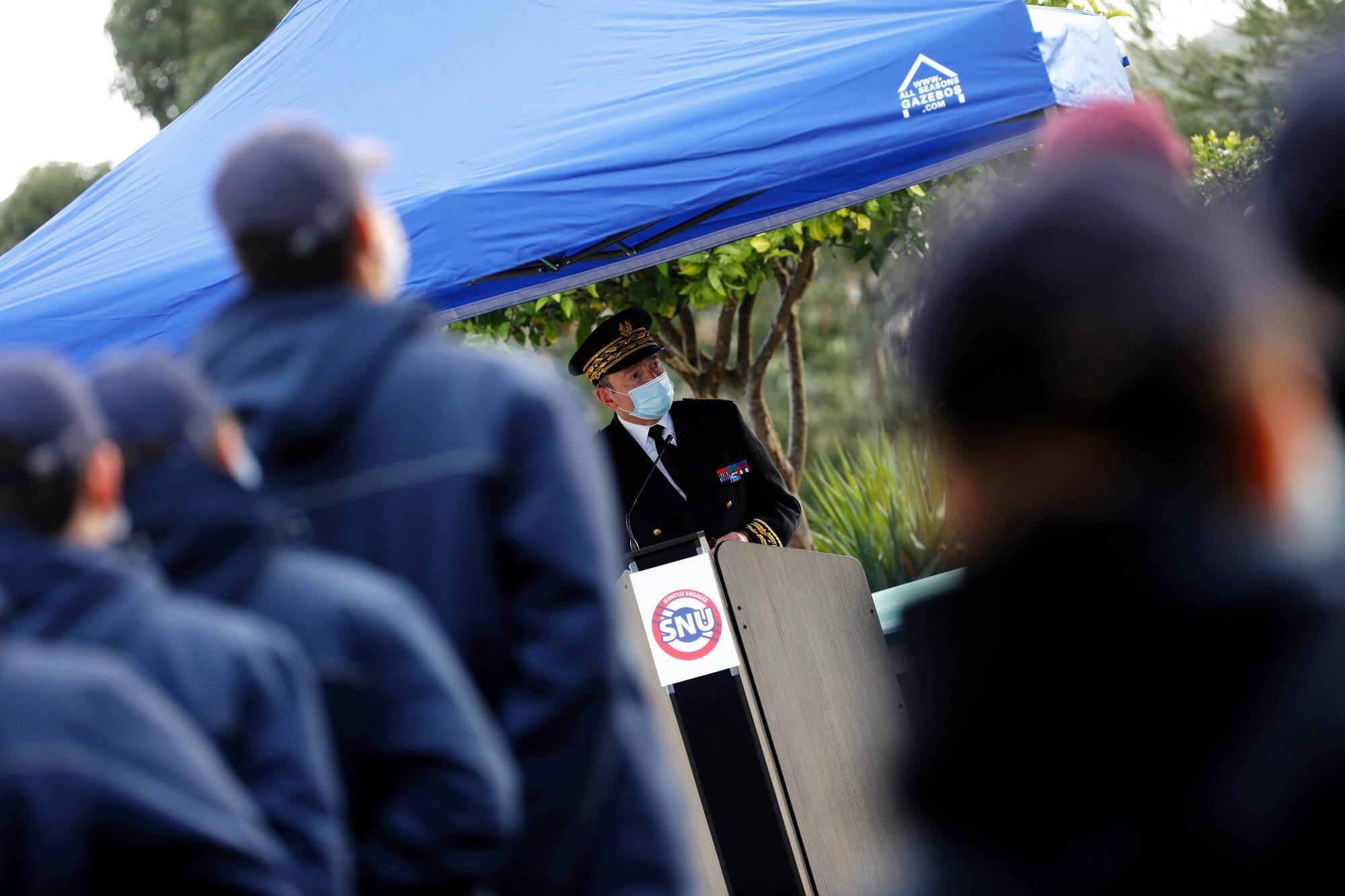 Le Service national universel ne sera pas obligatoire, mais proposé "comme un voyage scolaire"