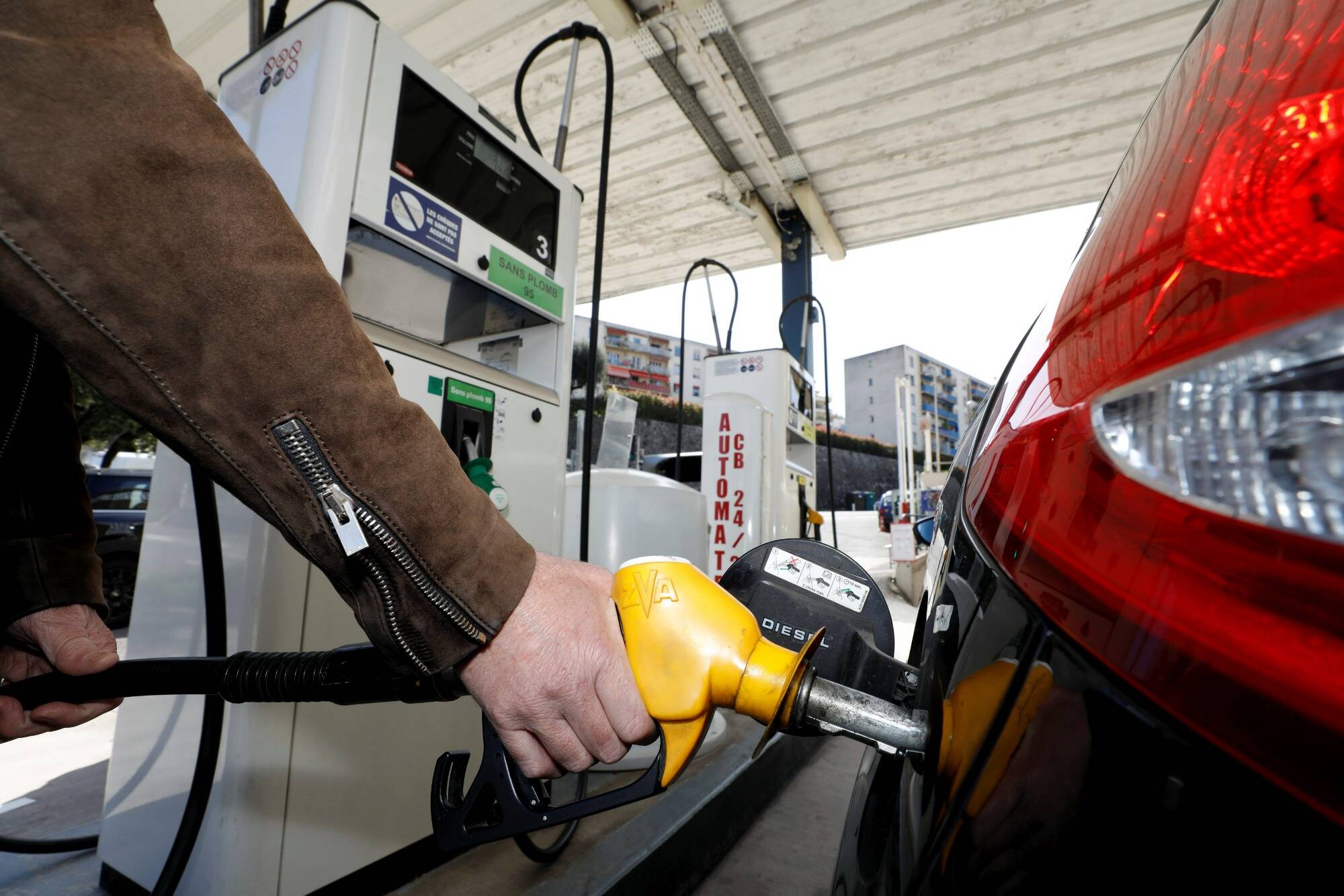 Pénurie de carburants en direct: malgré l'accord sur les salaires des syndicats majoritaires, la CGT reconduit la grève sur tous les sites TotalEnergies