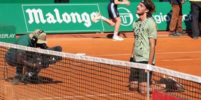 Excédé par une spectatrice qui imite un insecte, le tennisman Stefanos Tsitsipas interrompt son match
