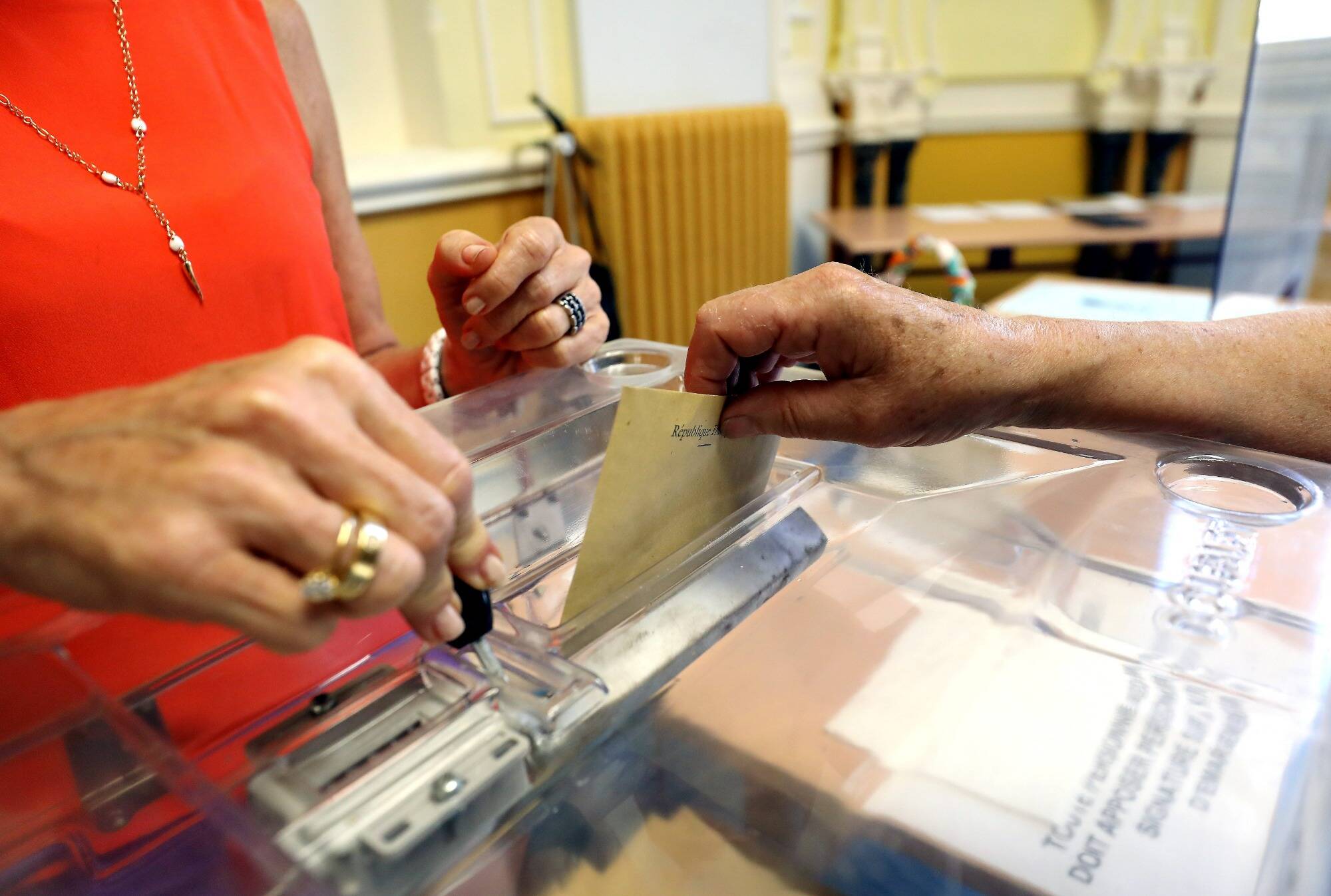 717.184 procurations établies en huit jours: la ruée sur les procurations avant le premier tour des Législatives