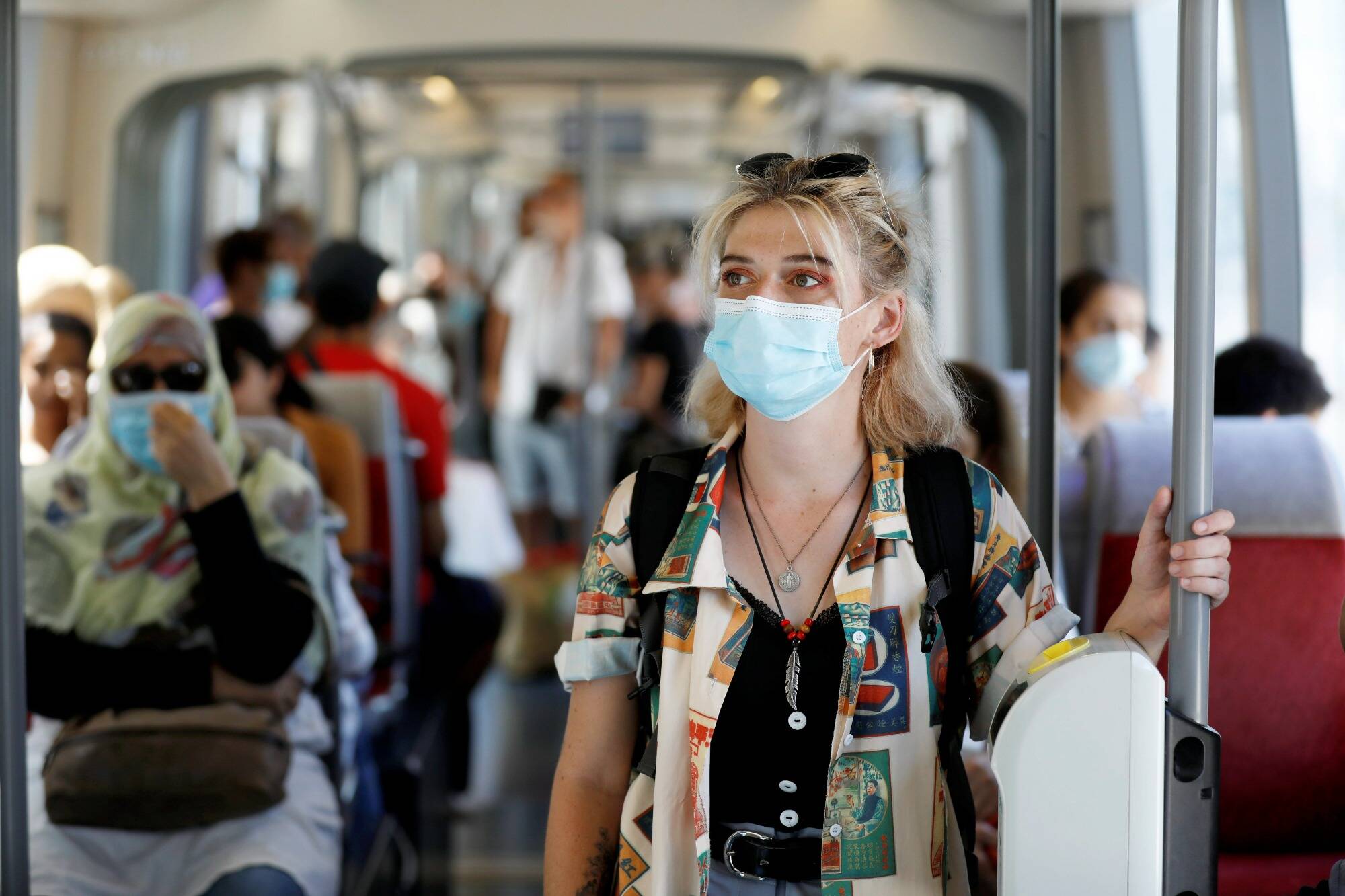 Covid-19: Christian Estrosi recommande de porter le masque dans les transports en commun à Nice