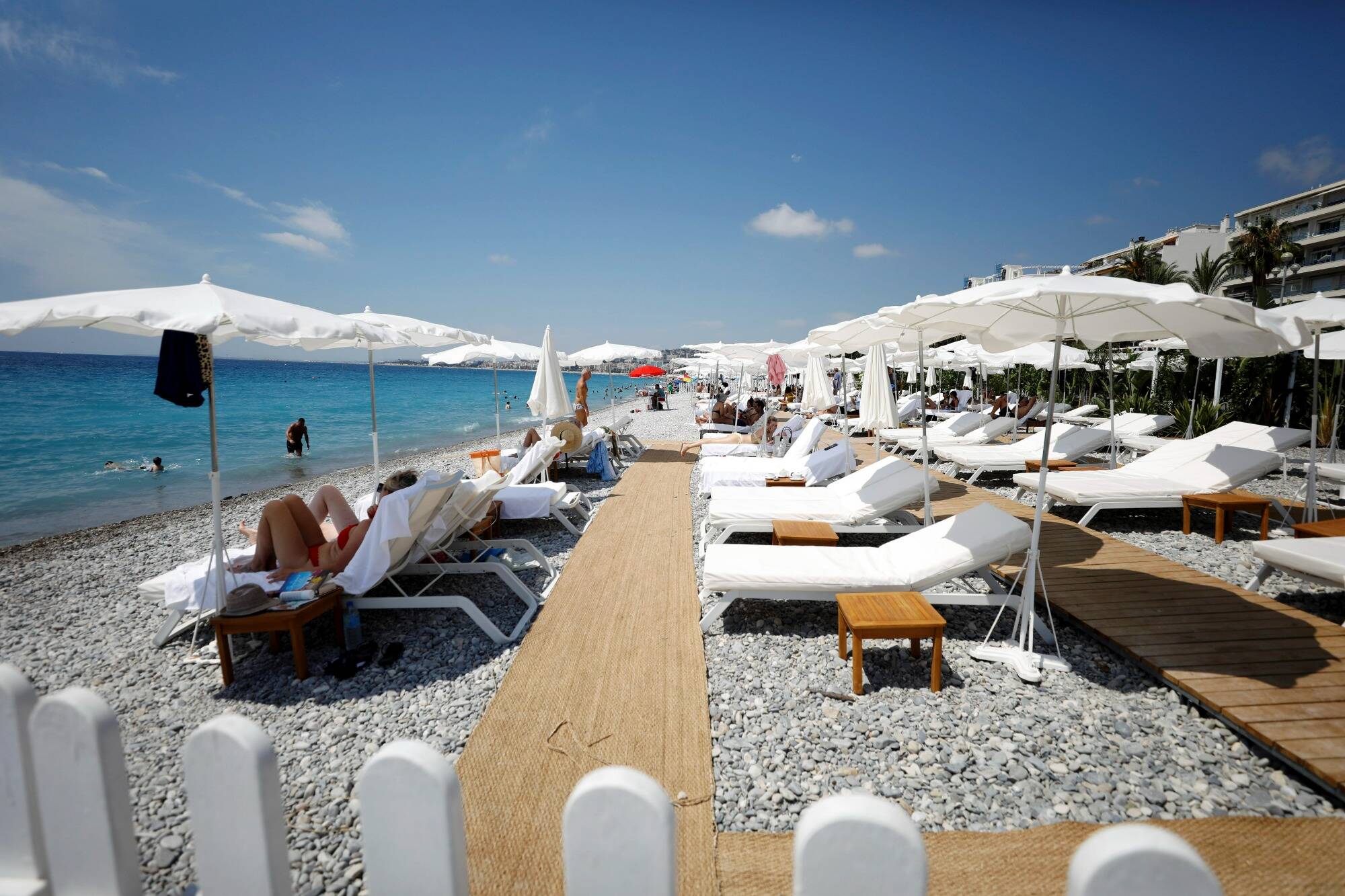 Vente contestée de la plage du Negresco à Nice: pourquoi y a-t-il un recours contre la Métropole niçoise?