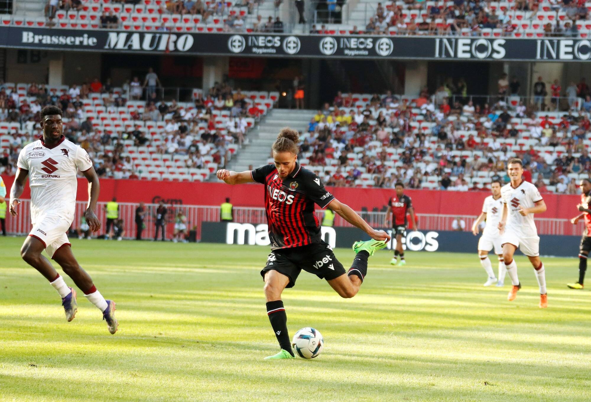 L'OGC Nice en 4-3-3 avec Bulka, Rosario et Brahimi dans le onze face au Partizan ce jeudi
