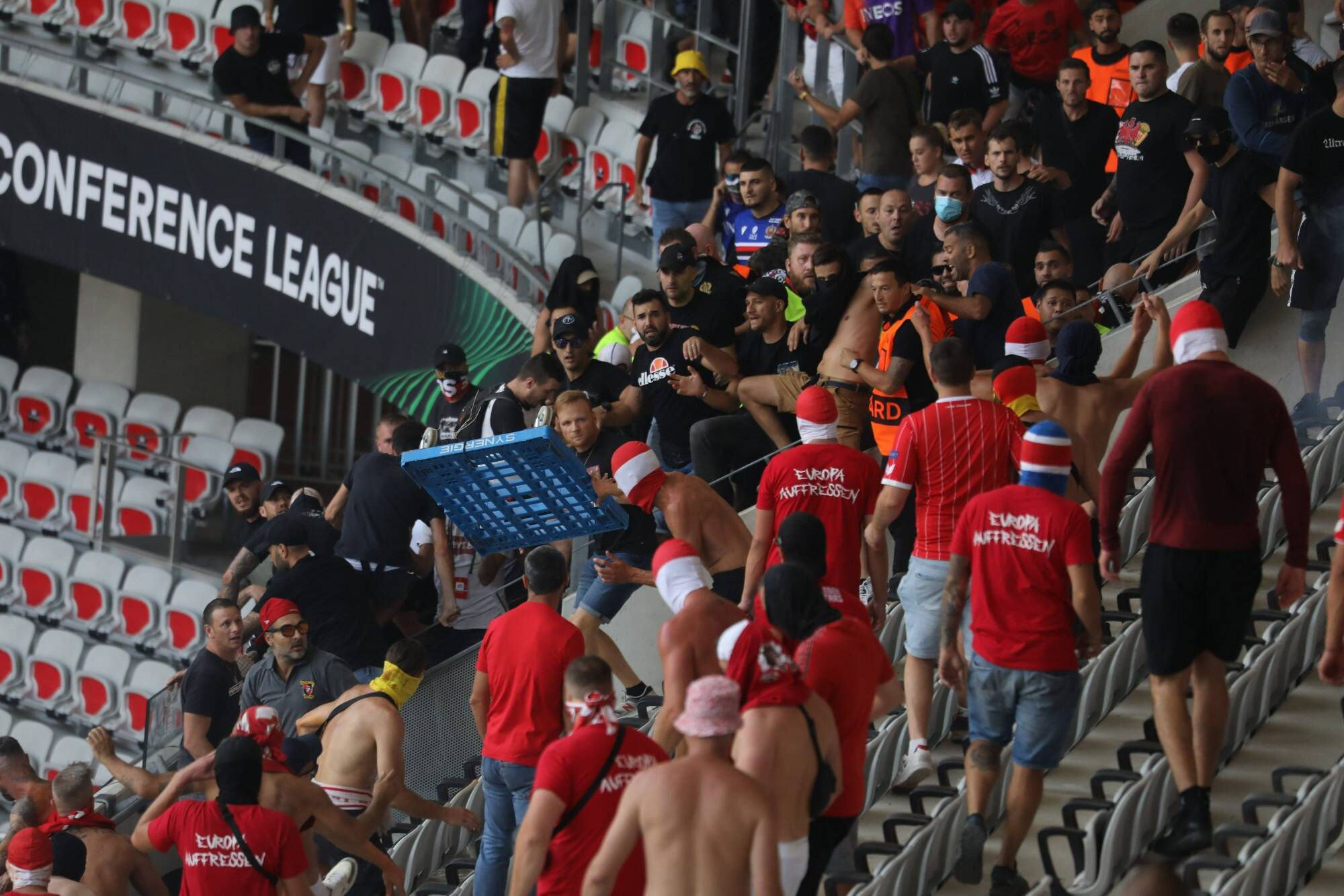 L'UEFA ouvre une procédure disciplinaire contre Nice et Cologne, après les incidents de jeudi soir à l'Allianz