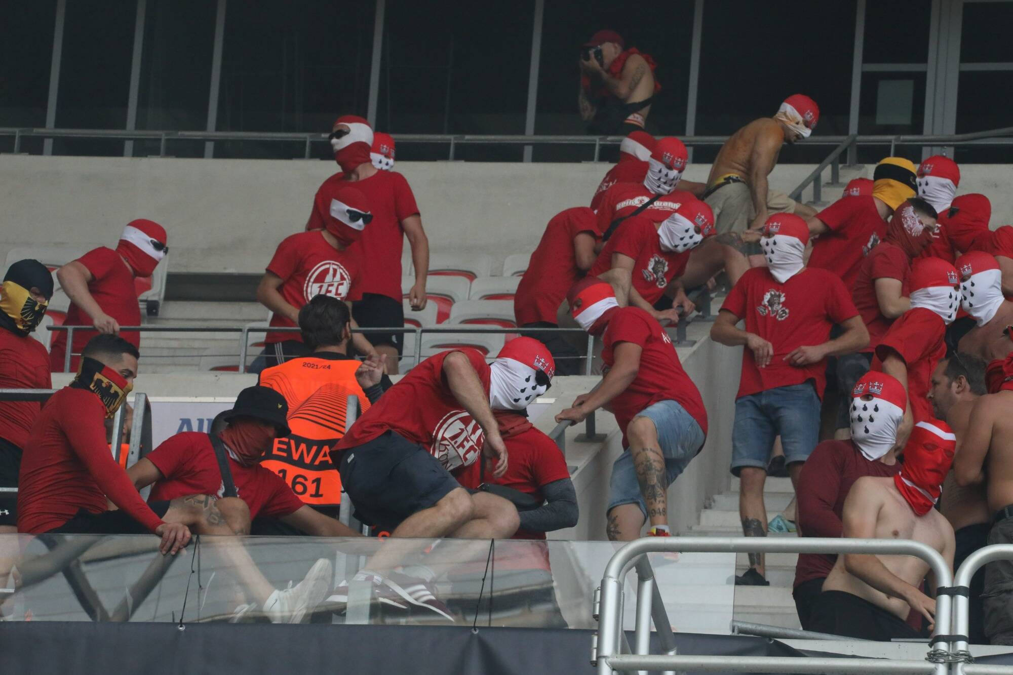 Incidents lors de Nice-Cologne: "les pouvoirs publics ont pris la situation à la légère", avance un spécialiste du supportérisme