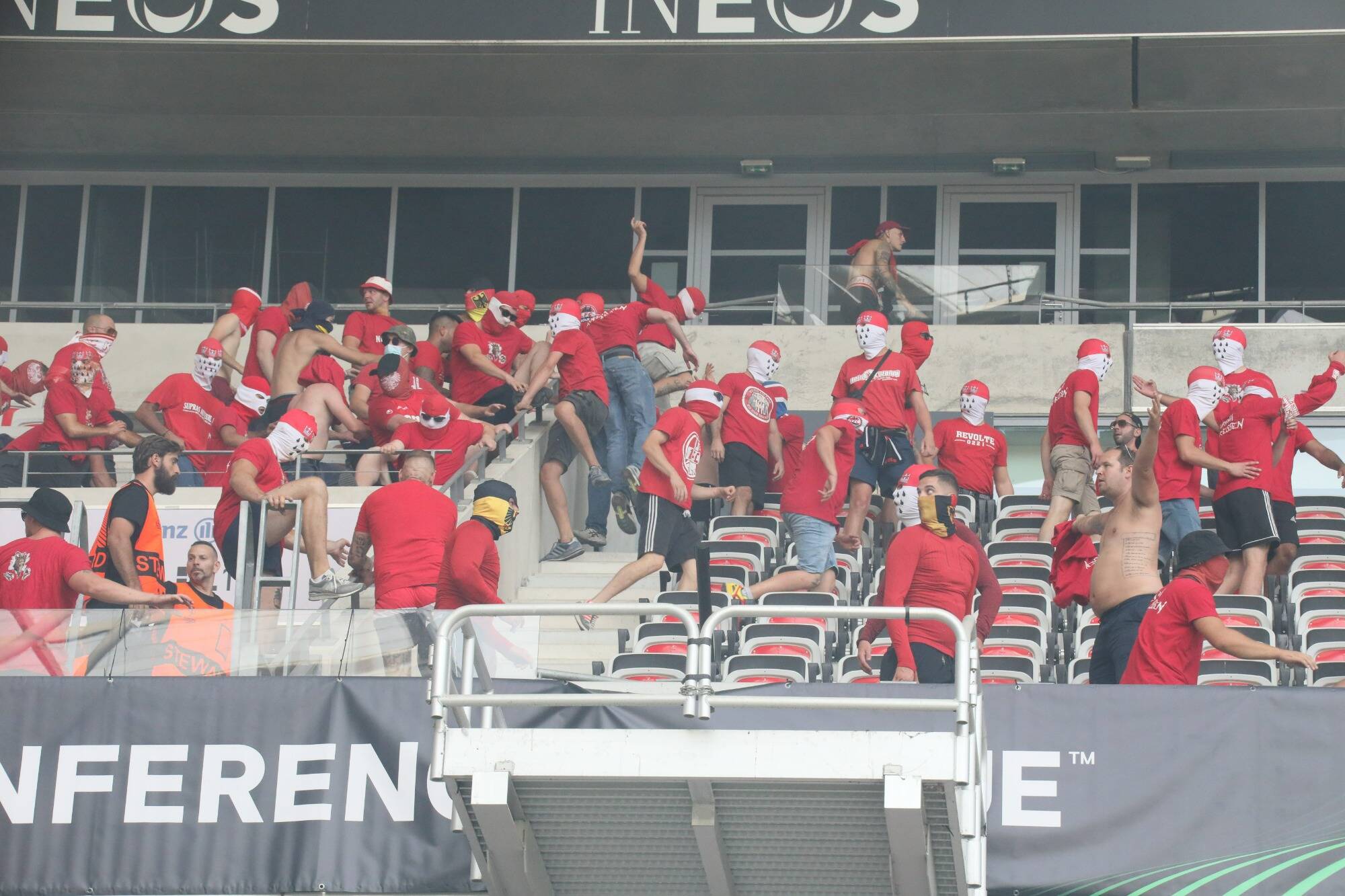 Bagarre entre supporters niçois lors du match de foot Nice-Cologne: deux interpellations