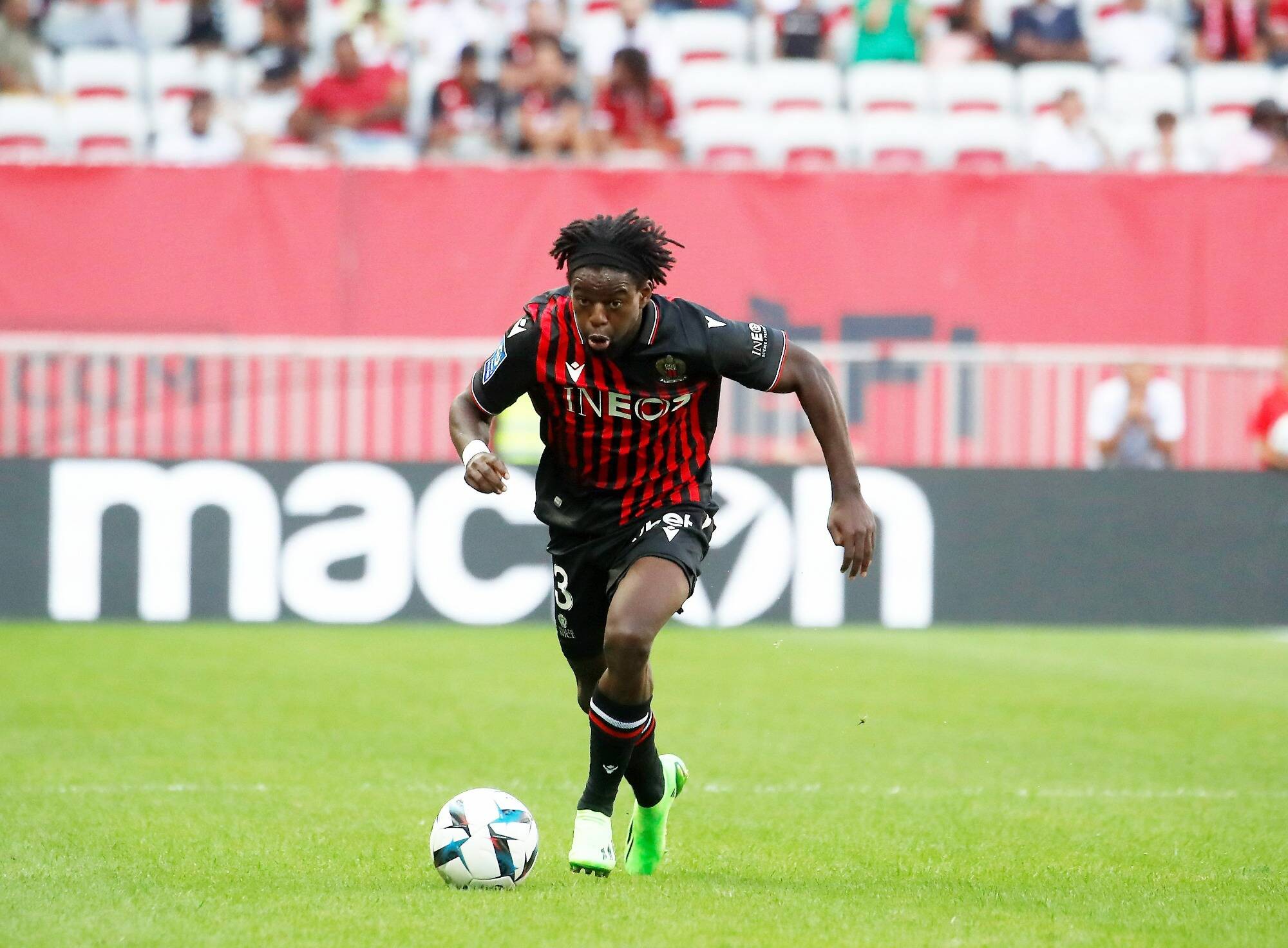 L'OGC Nice avec Lotomba à gauche contre Lyon