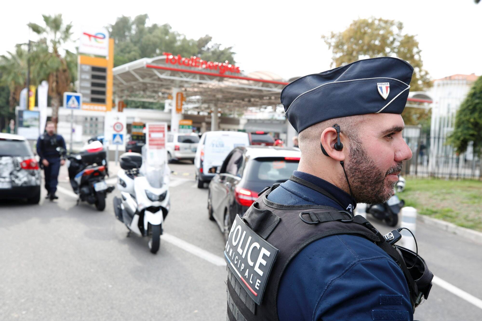 Pénurie de carburants en direct: la CGT appelle la direction de TotalEnergies à "renégocier", la grève reconduite sur tous les sites du mouvement