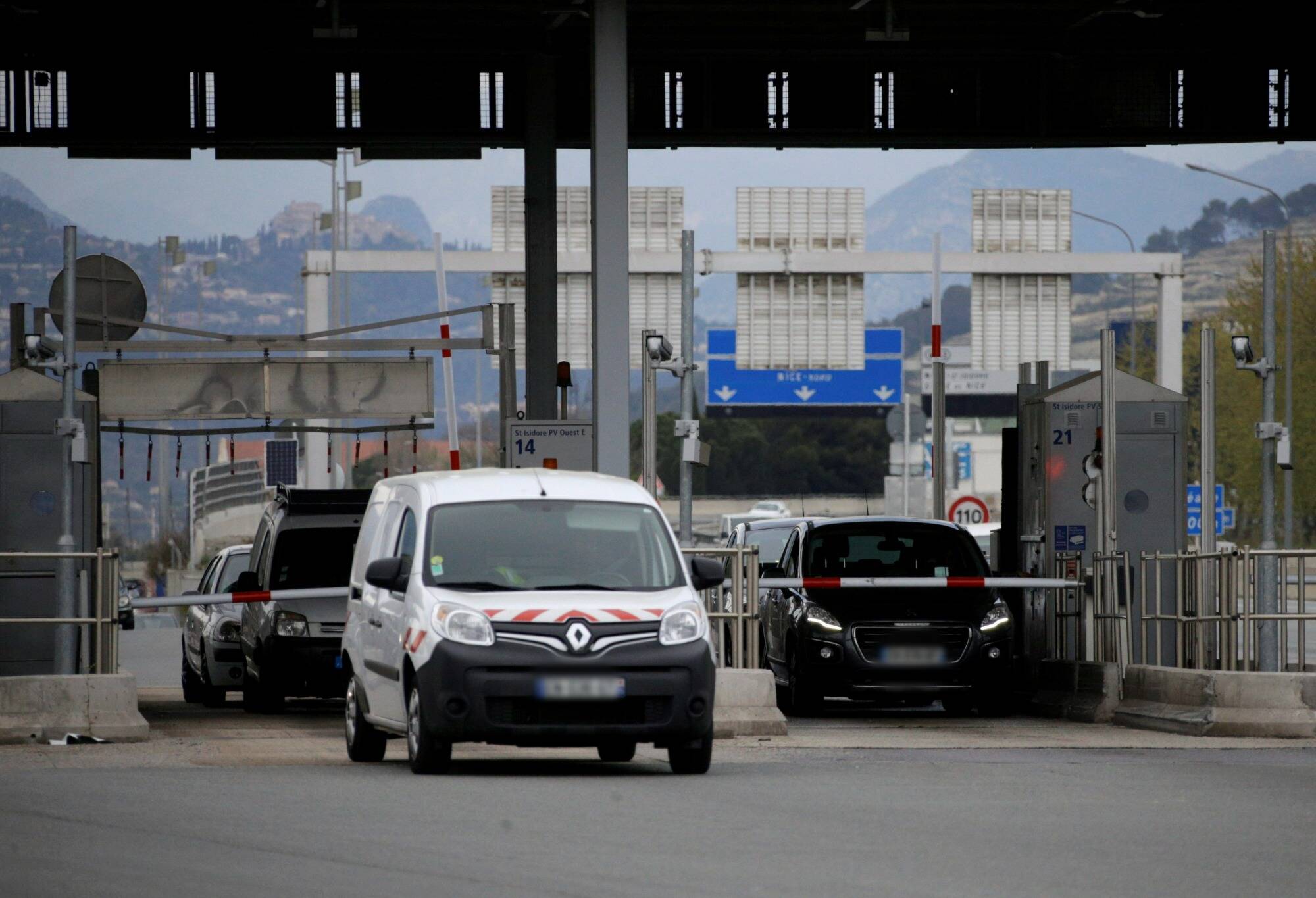 Un car en panne perturbe la circulation sur l'autoroute A8, la bretelle d'entrée de Nice Saint-Isidore fermée