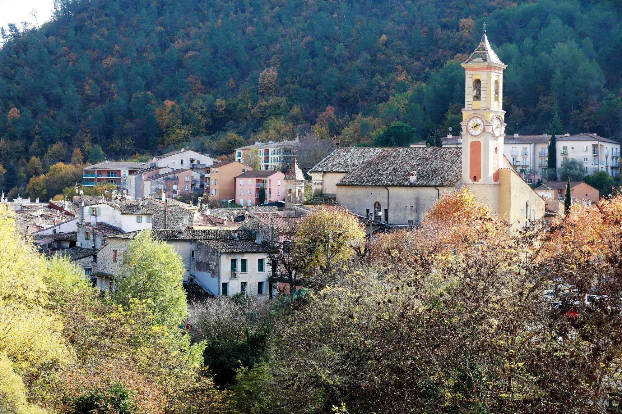 Lynchage mortel d'un homme à L'Escarène: "il y avait toujours des histoires avec lui", commente un voisin après les interpellations