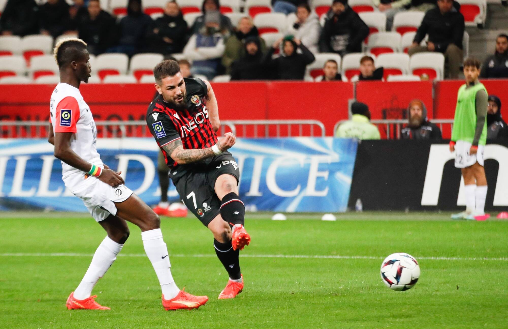 Andy Delort sèche la reprise de l'entraînement, l'OGC Nice va le sanctionner