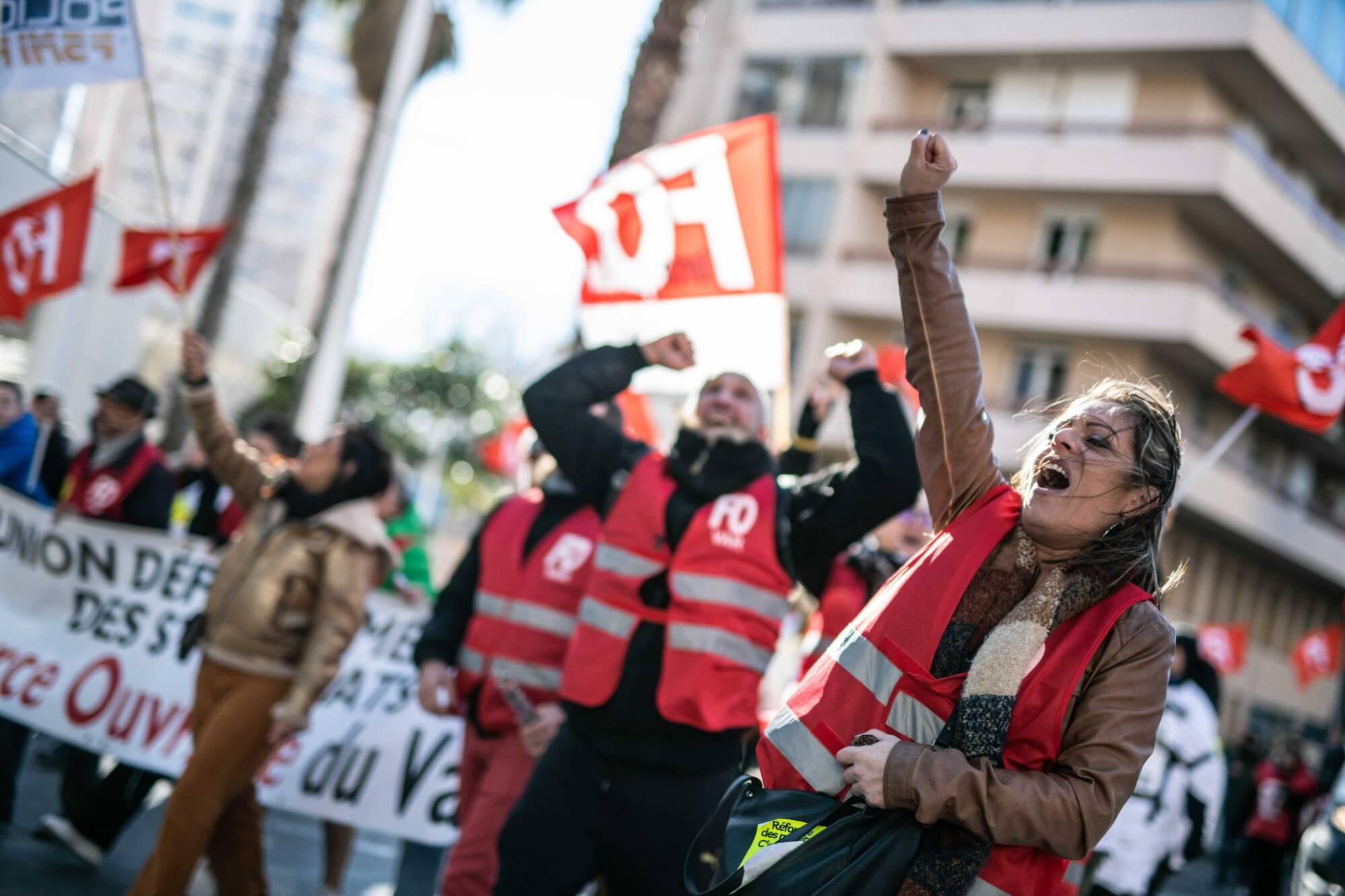 400.000 manifestants à Paris selon la CGT, Macron défend une réforme des retraites "juste et responsable"... revivez la journée de mobilisation