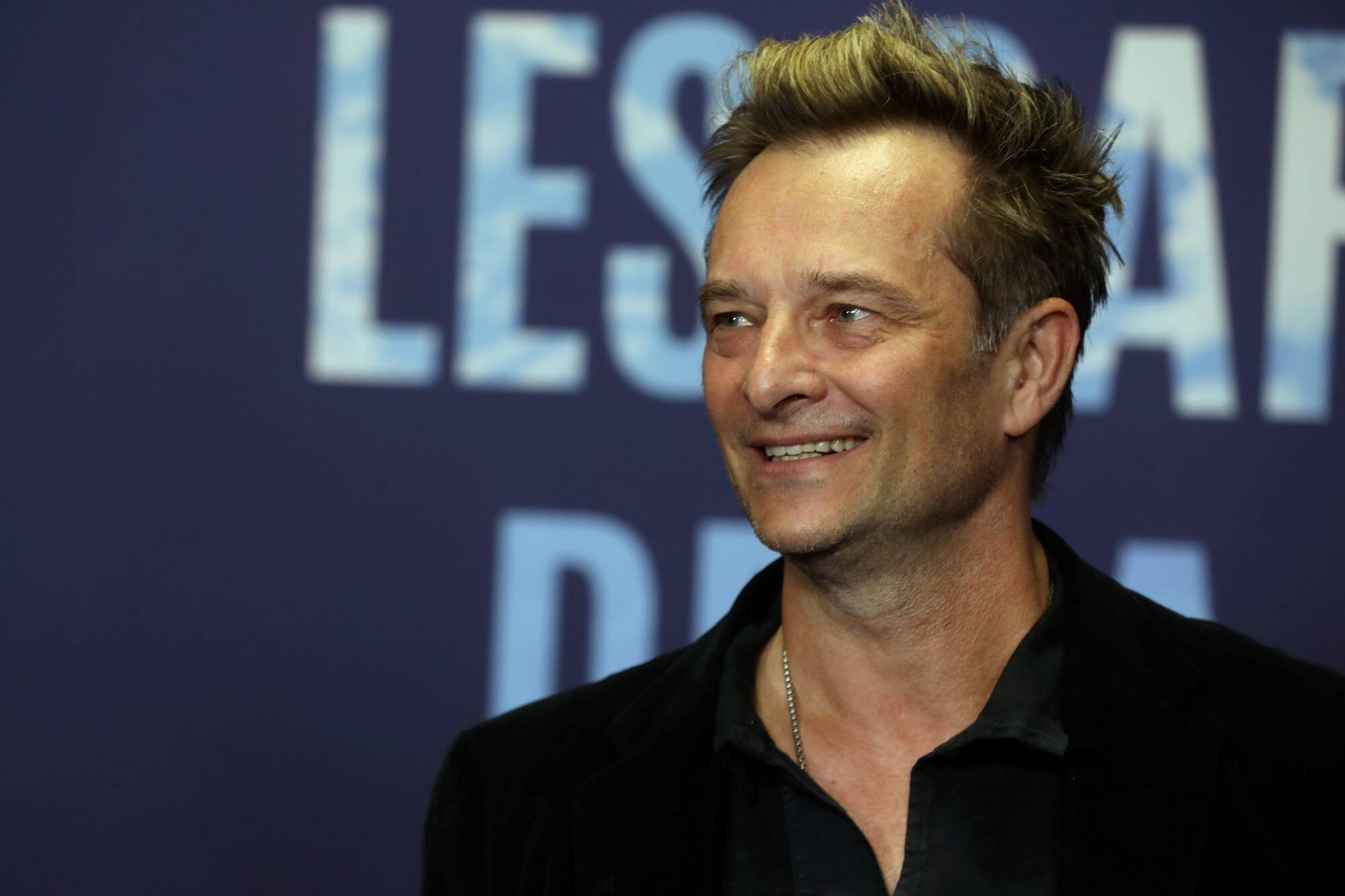 "Je me suis rarement confié à ma famille": David Hallyday nous parle de son autobiographie "Meilleur album"