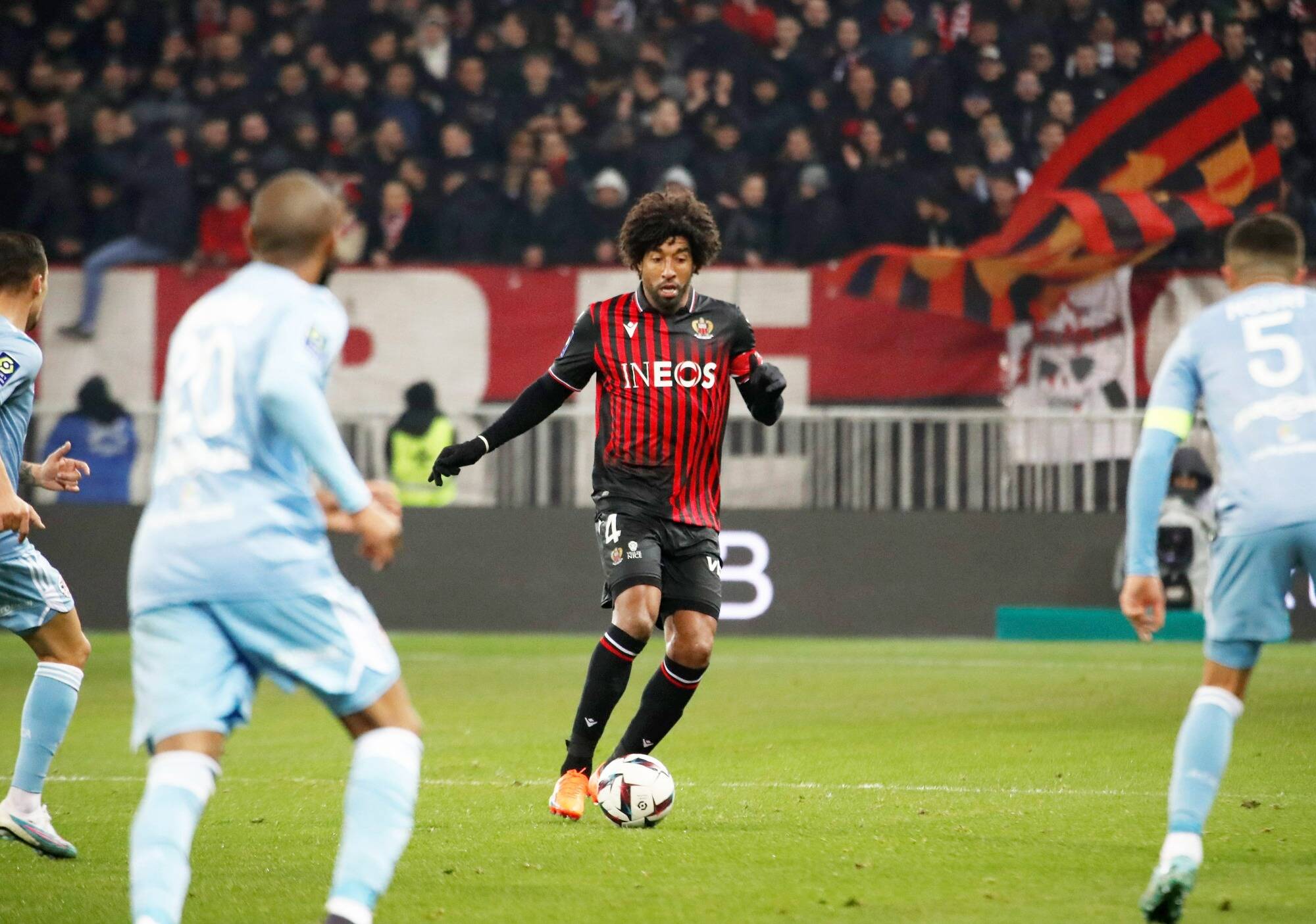 À 39 ans, le capitaine Dante devrait bientôt prolonger à l'OGC Nice