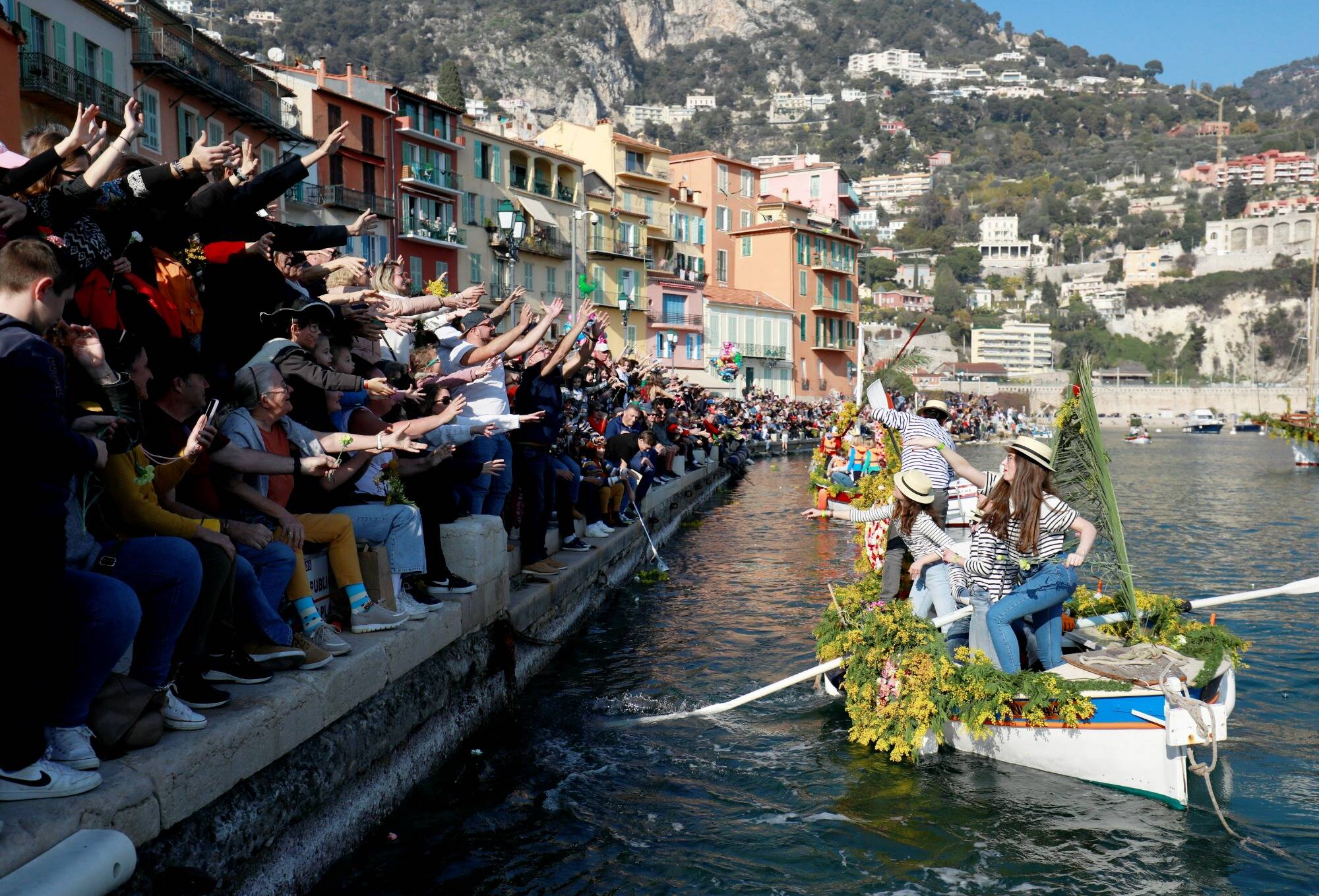 Revivez en 10 photos le fameux combat naval fleuri de VillefranchesurMer NiceMatin Revivez en 10 photos le fameux combat naval fleuri de VillefranchesurMer NiceMatin