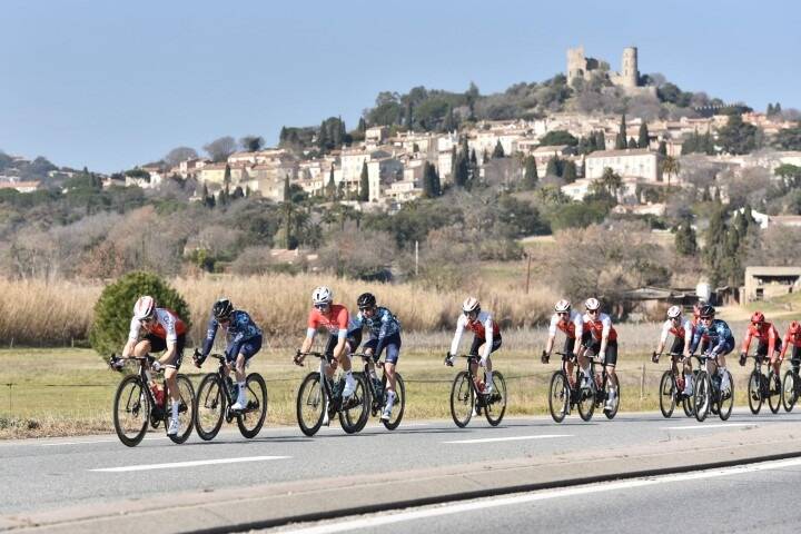 Mattias Skjelmose vainqueur de la deuxième étape du Tour des Alpes-Maritimes et du Var à l'Antibes Azur Arena