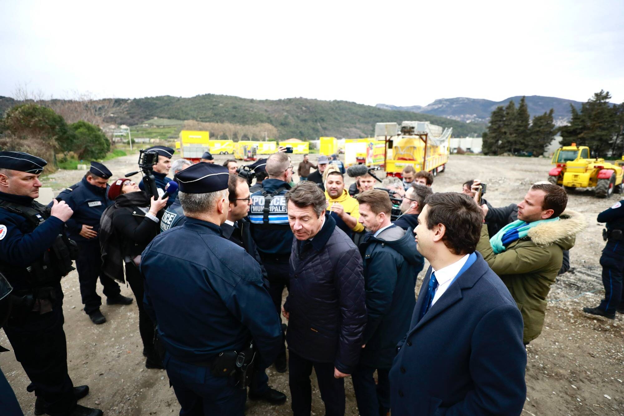 "On ne va pas les lâcher": Christian Estrosi assure que l'expulsion du cirque Zavatta aura bien lieu ce samedi