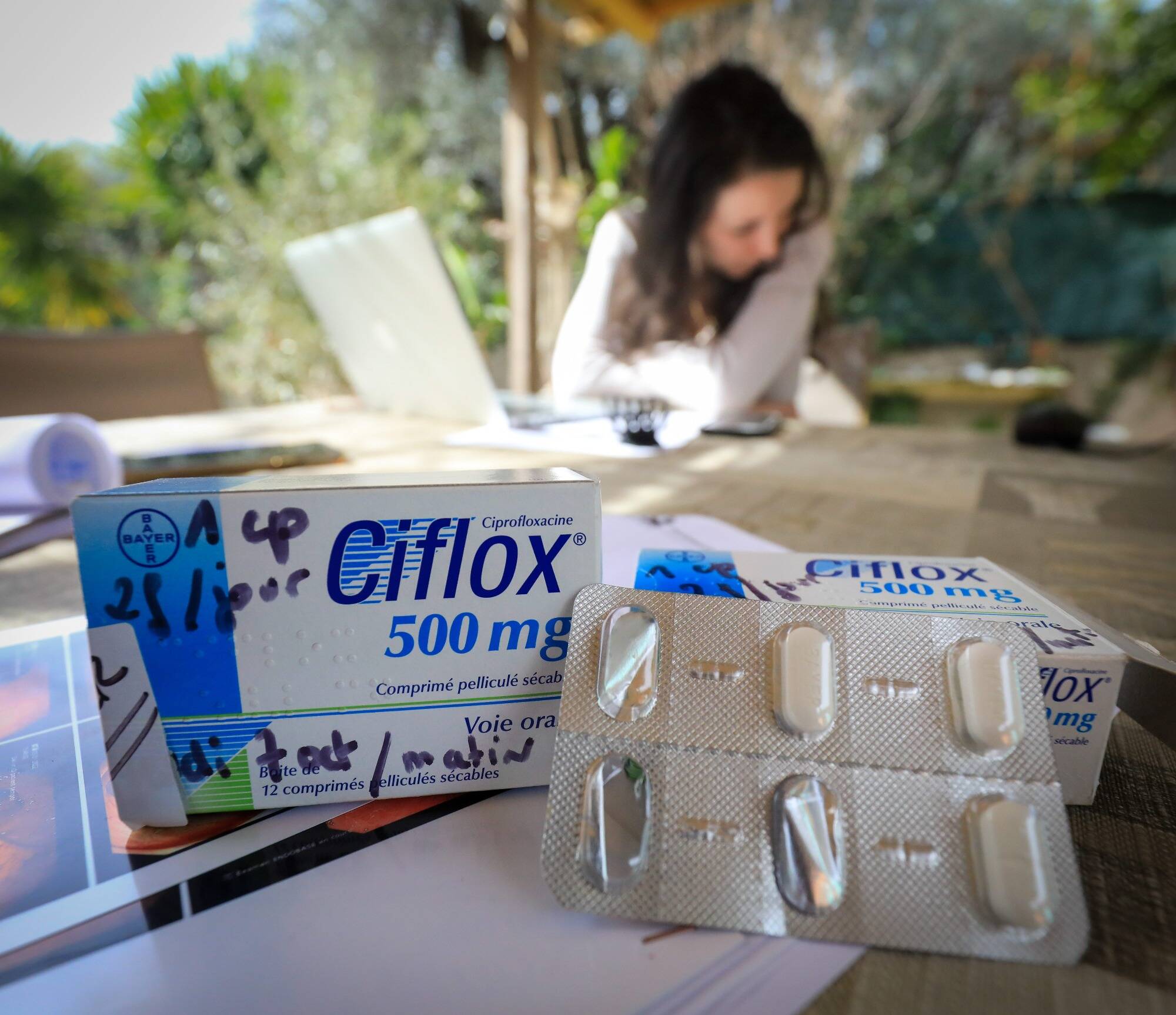 "Ma vie s'est arrêtée le 7 octobre 2021": cette Azuréenne raconte sa vie de souffrance à cause d'antibiotiques à base de fluoroquinolones