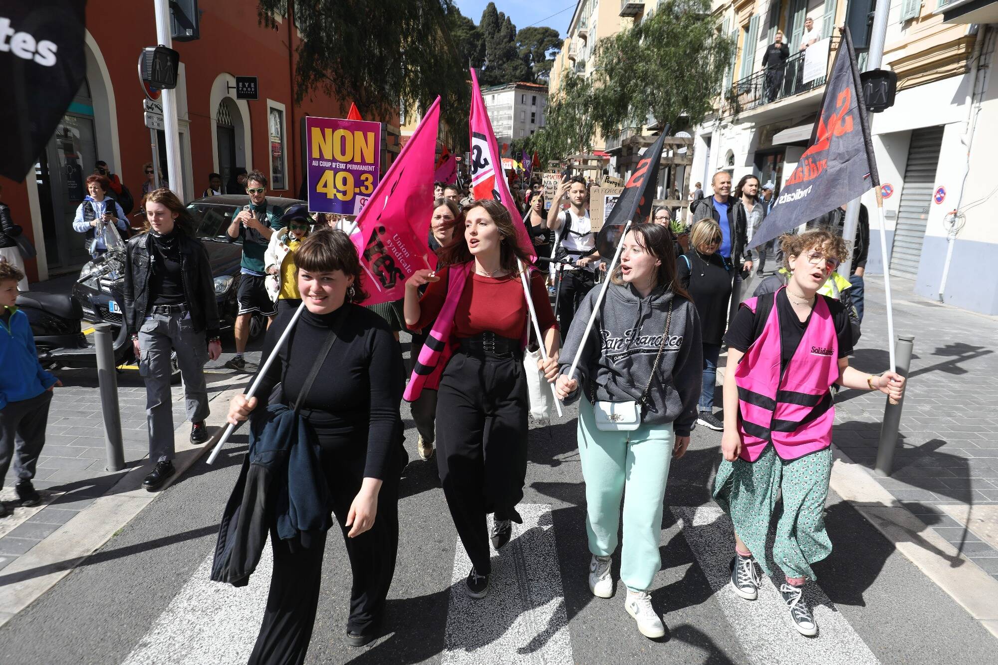 Est-il vrai que le nombre d'étudiants boursiers et le montant de l'aide vont augmenter?