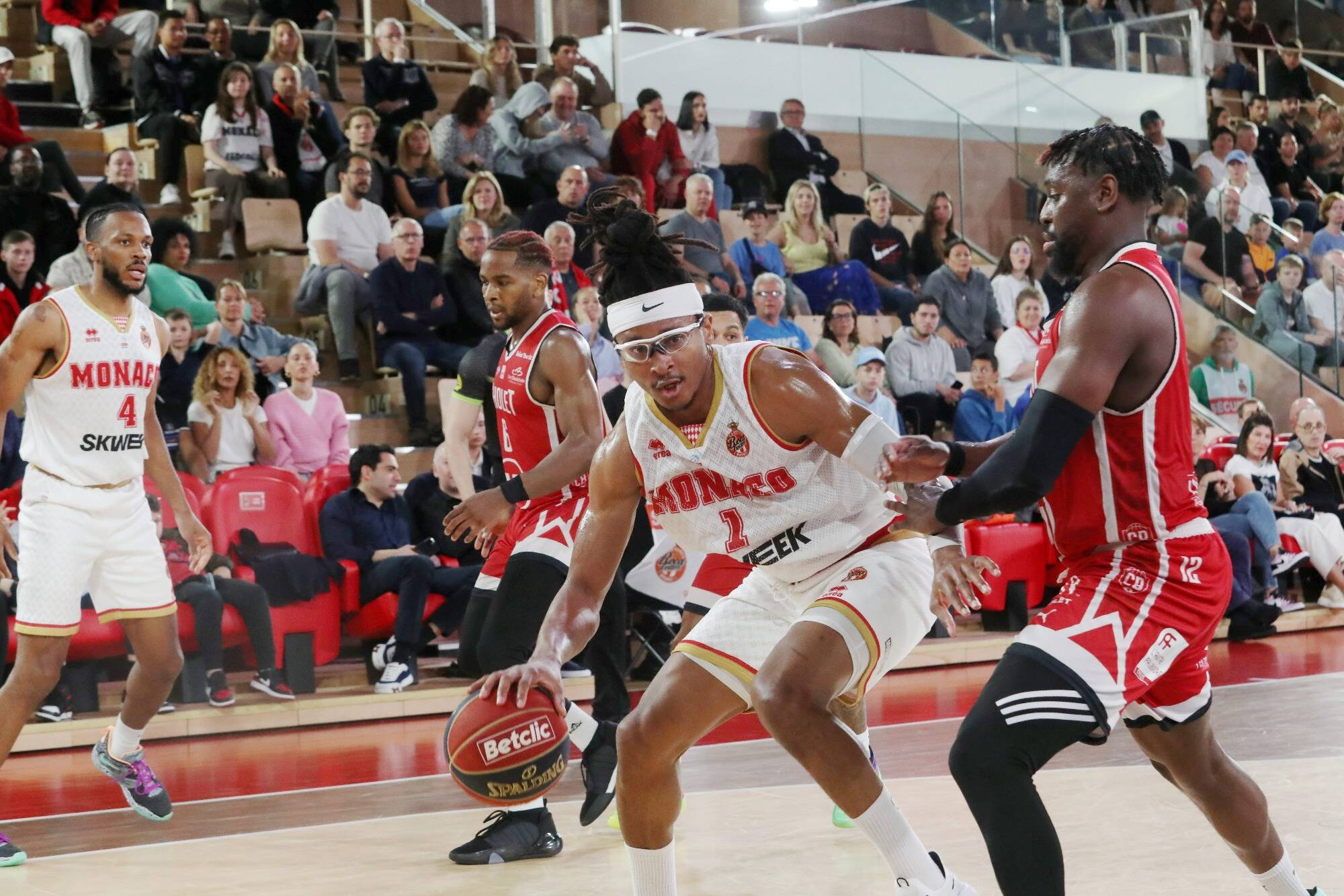 Basket/Elite: Monaco bat Chalon-sur-Saône 82-69 grâce au duo James-Okobo