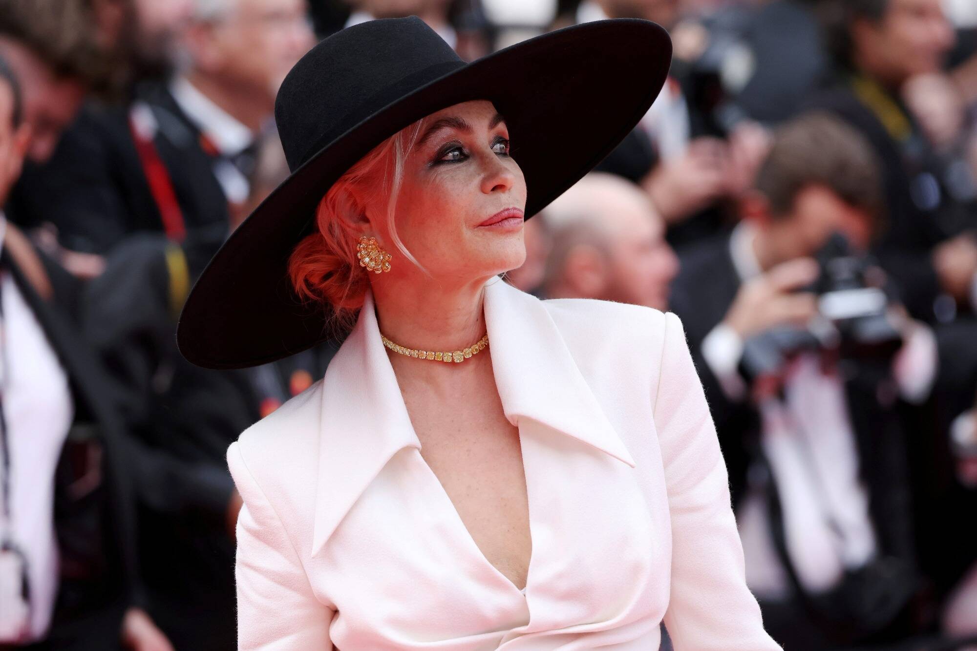 Dans un documentaire diffusé ce dimanche soir, l'actrice Emmanuelle Béart révèle avoir été victime d'inceste