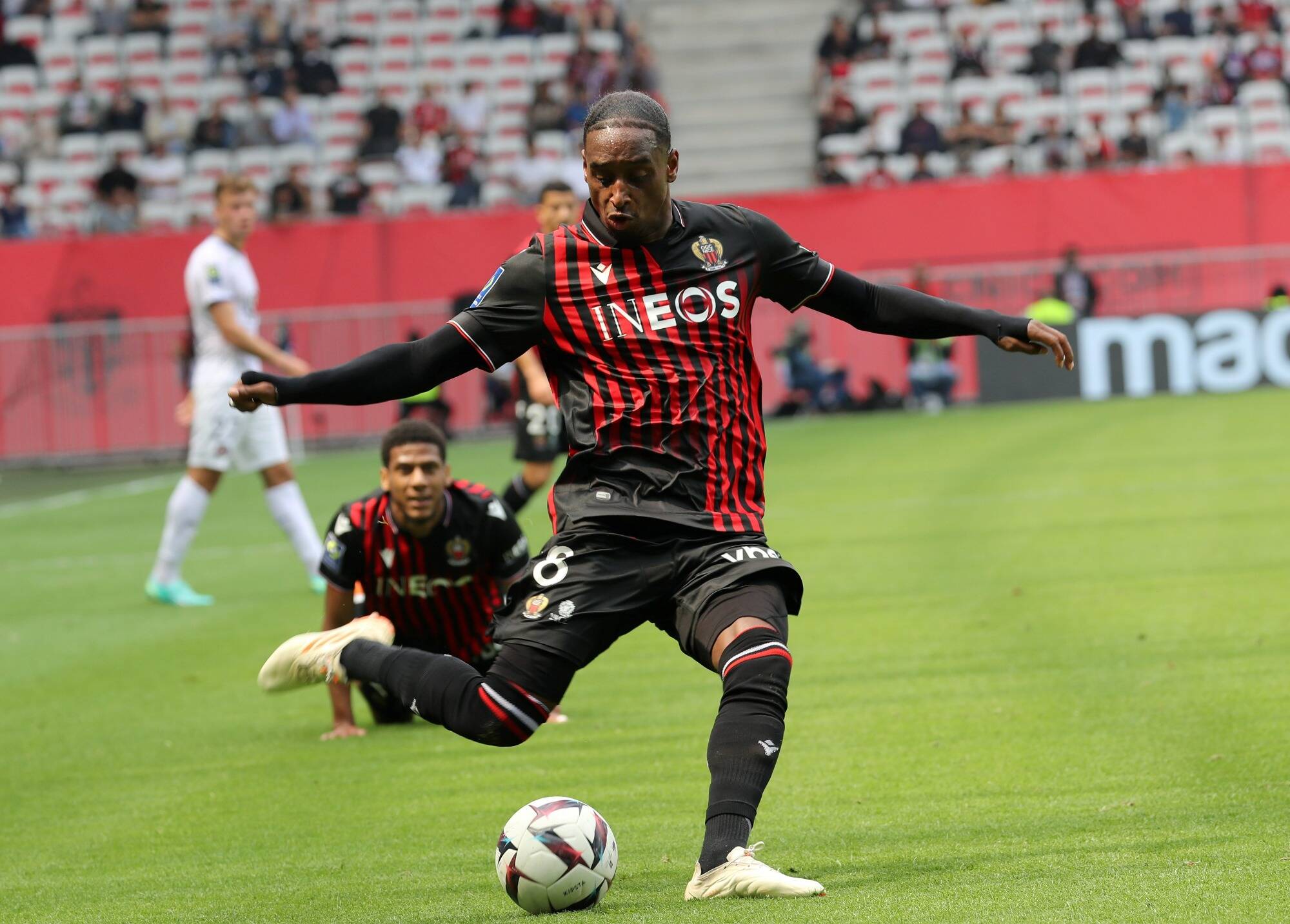 L'OGC Nice avec Rosario en défense centrale et Diop en relayeur face à Toulouse