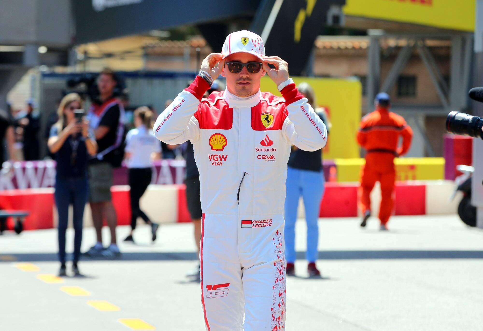 Charles Leclerc met en vente sa tenue du GP de Monaco aux enchères pour la bonne cause