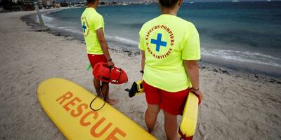 Des jeunes antibois aident les secours pour sauver un homme de la noyade