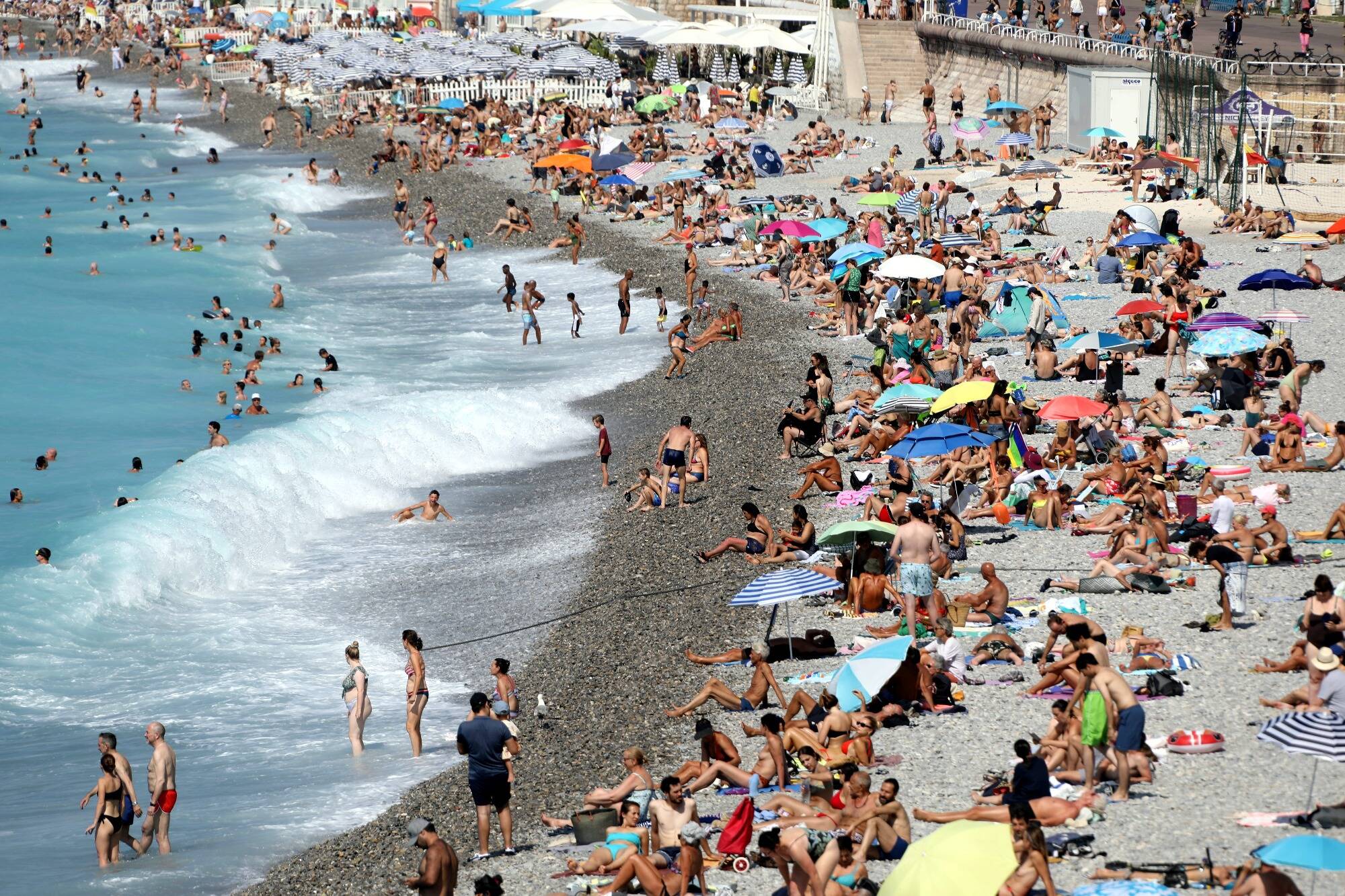 Pourquoi la température de la mer Méditerranée sur les plages de Nice a-t-elle brutalement baissé?