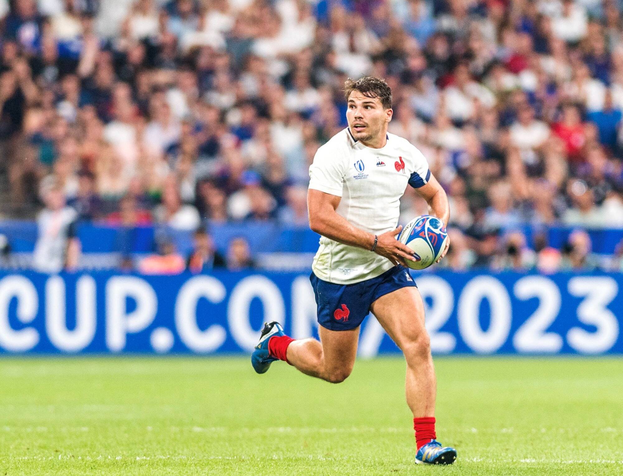 XV de France: Antoine Dupont autorisé à reprendre les entraînements "avec contacts" par son chirurgien