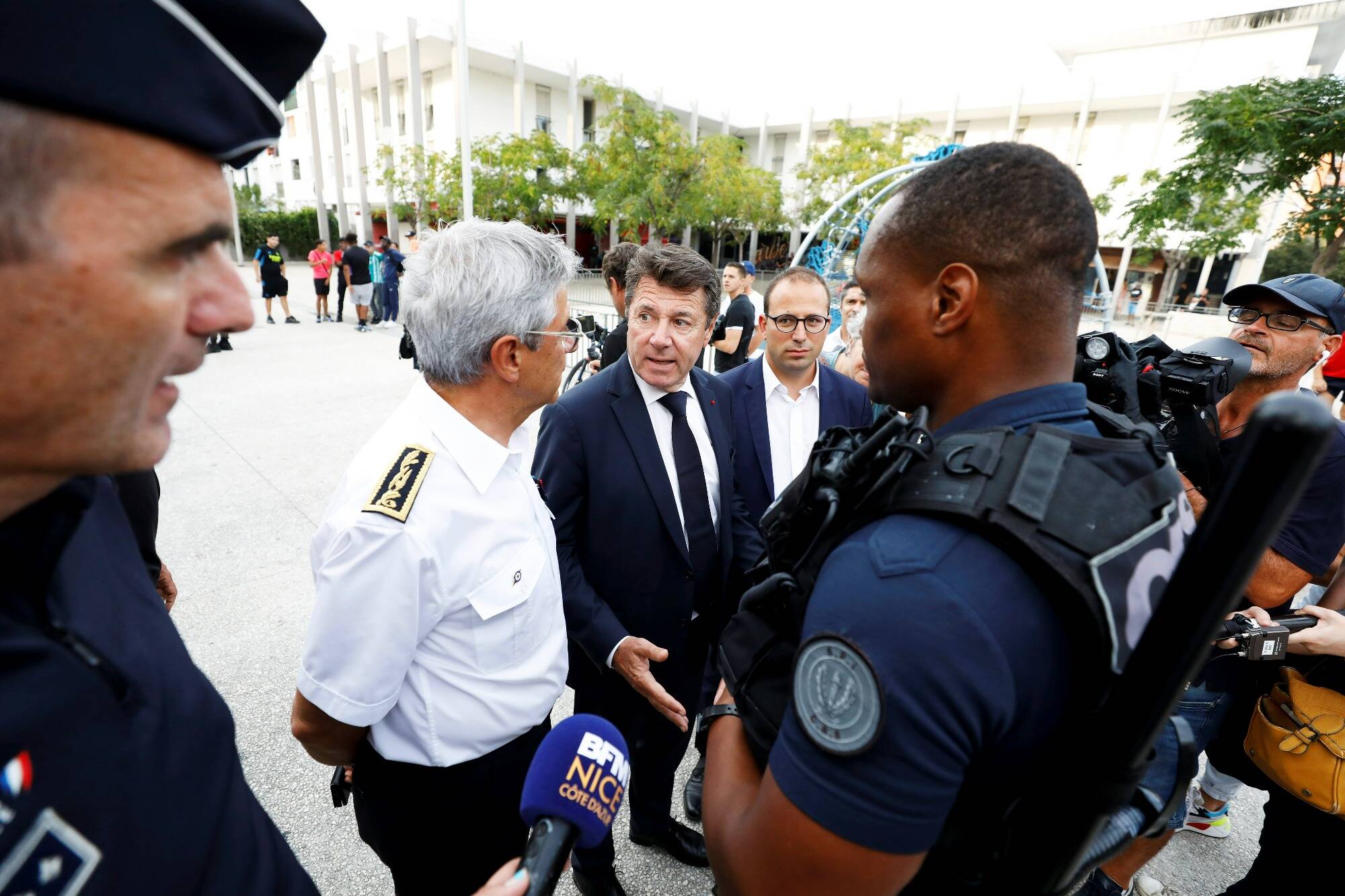 "Il ne sert à rien d'aboyer", la réponse d'Estrosi à Ciotti après les violences dans le quartier des Moulins à Nice