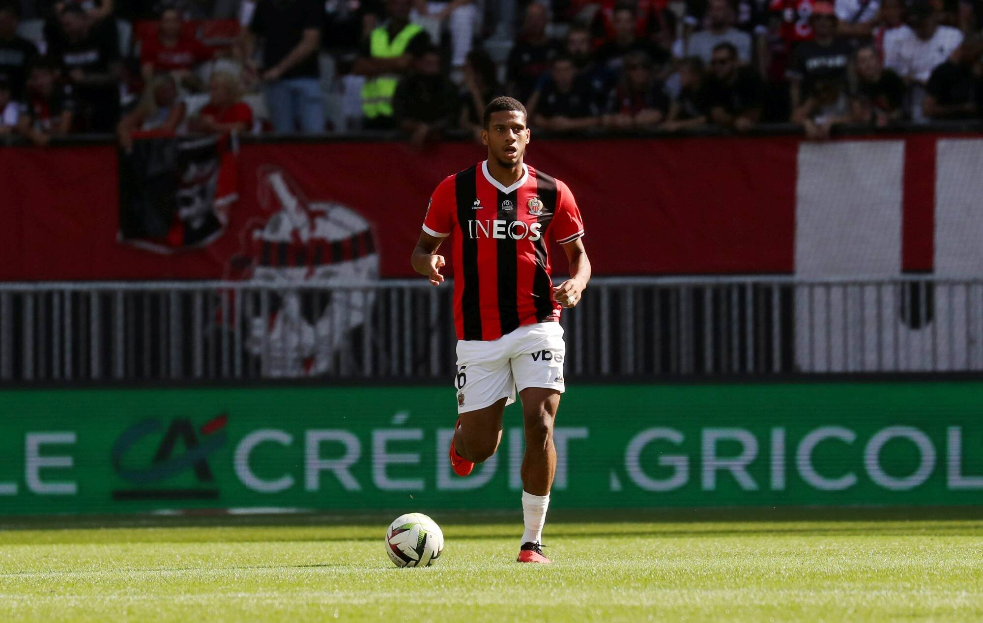 Manchester, PSG, Liverpool... ou Nice? Quel avenir pour le défenseur du Gym Jean-Clair Todibo?