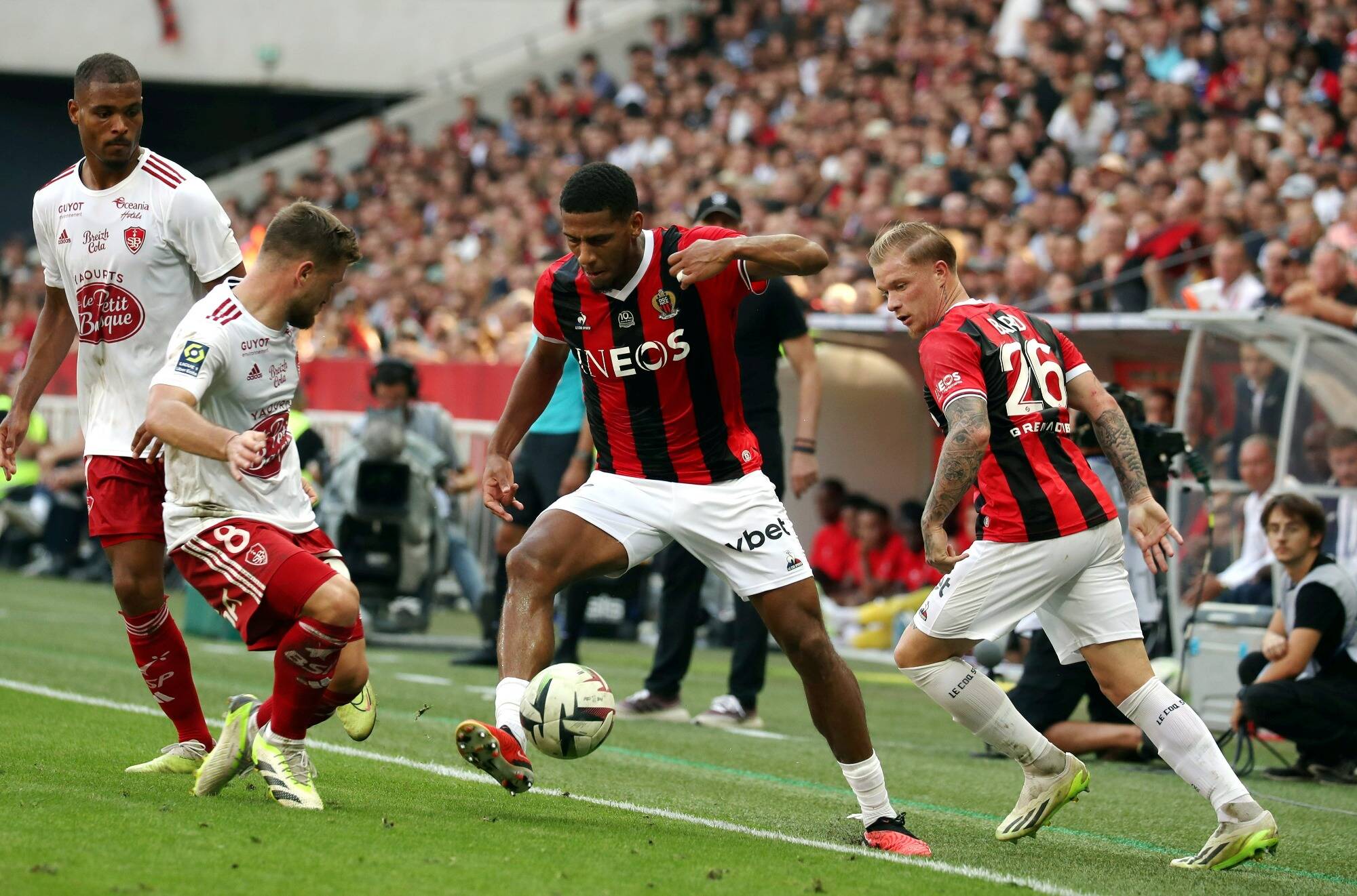 Le défenseur de l'OGC Nice Jean-Clair Todibo remplace William Saliba chez les Bleus