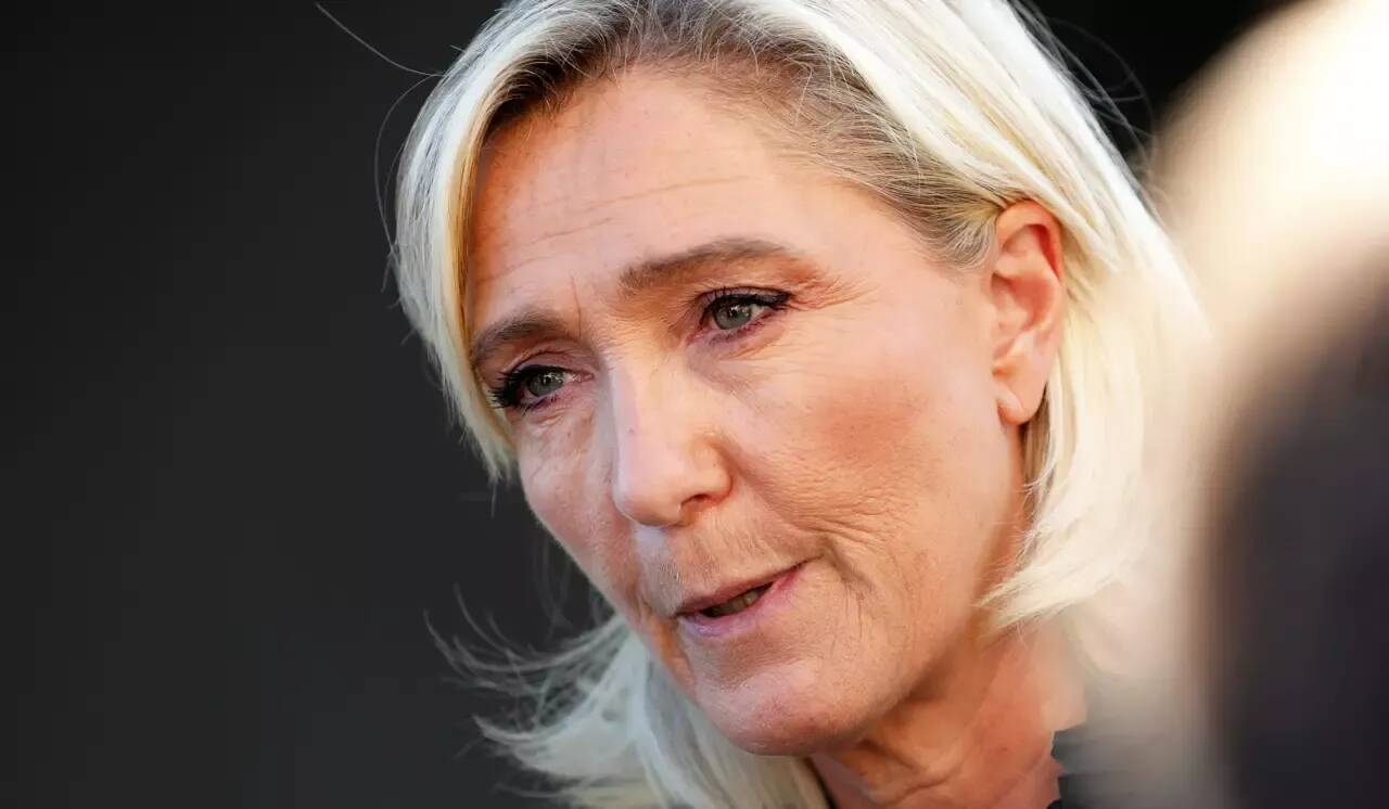 Possible cohabitation: Marine Le Pen prévient que le titre de "chef des armées" du président est "honorifique"