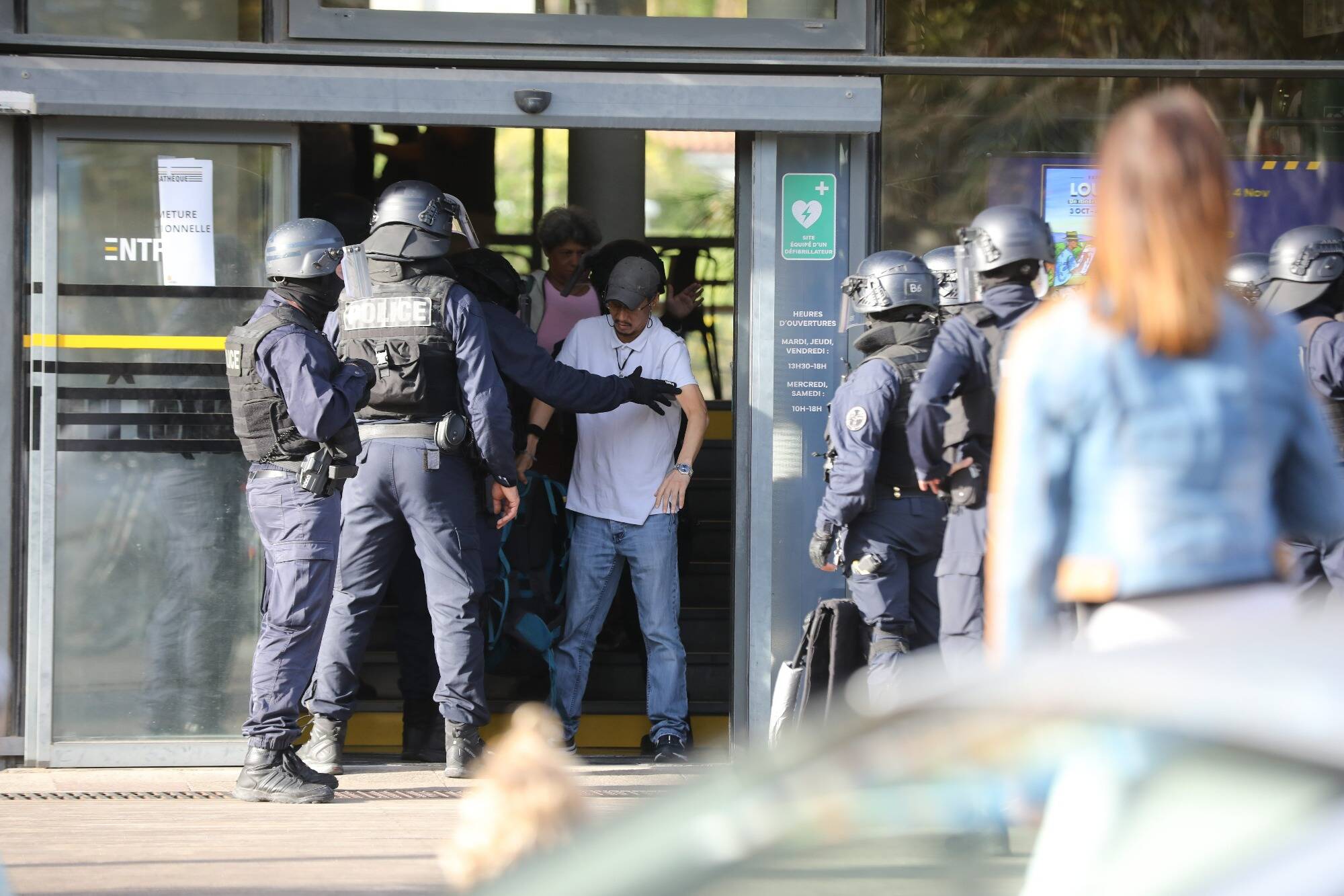 Menaces d'attentat à Hyères: ce que l'on sait du déploiement des forces de l'ordre dans plusieurs établissements publics ce mercredi