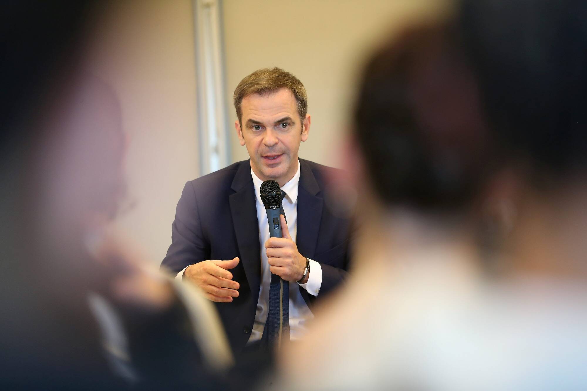 Olivier Véran à Fréjus: "On ne s'habituera jamais à voir des croix gammées sur les murs de nos maisons"