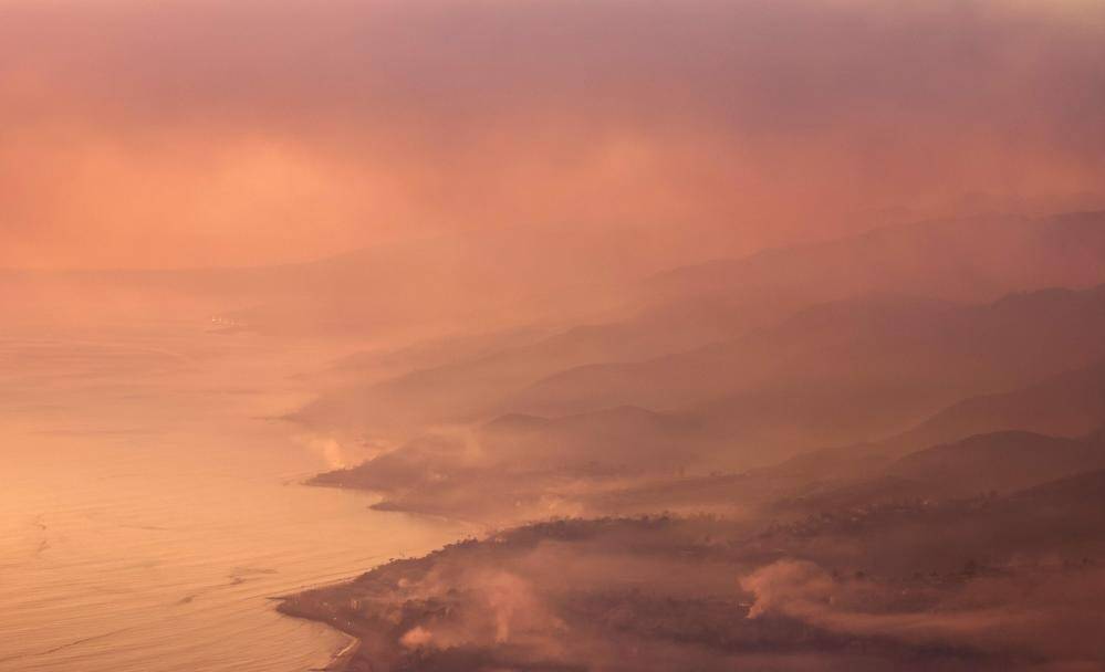 "Ça ressemble à l'apocalypse": Le bilan monte à 10 morts à Los Angeles, les incendies toujours indomptés