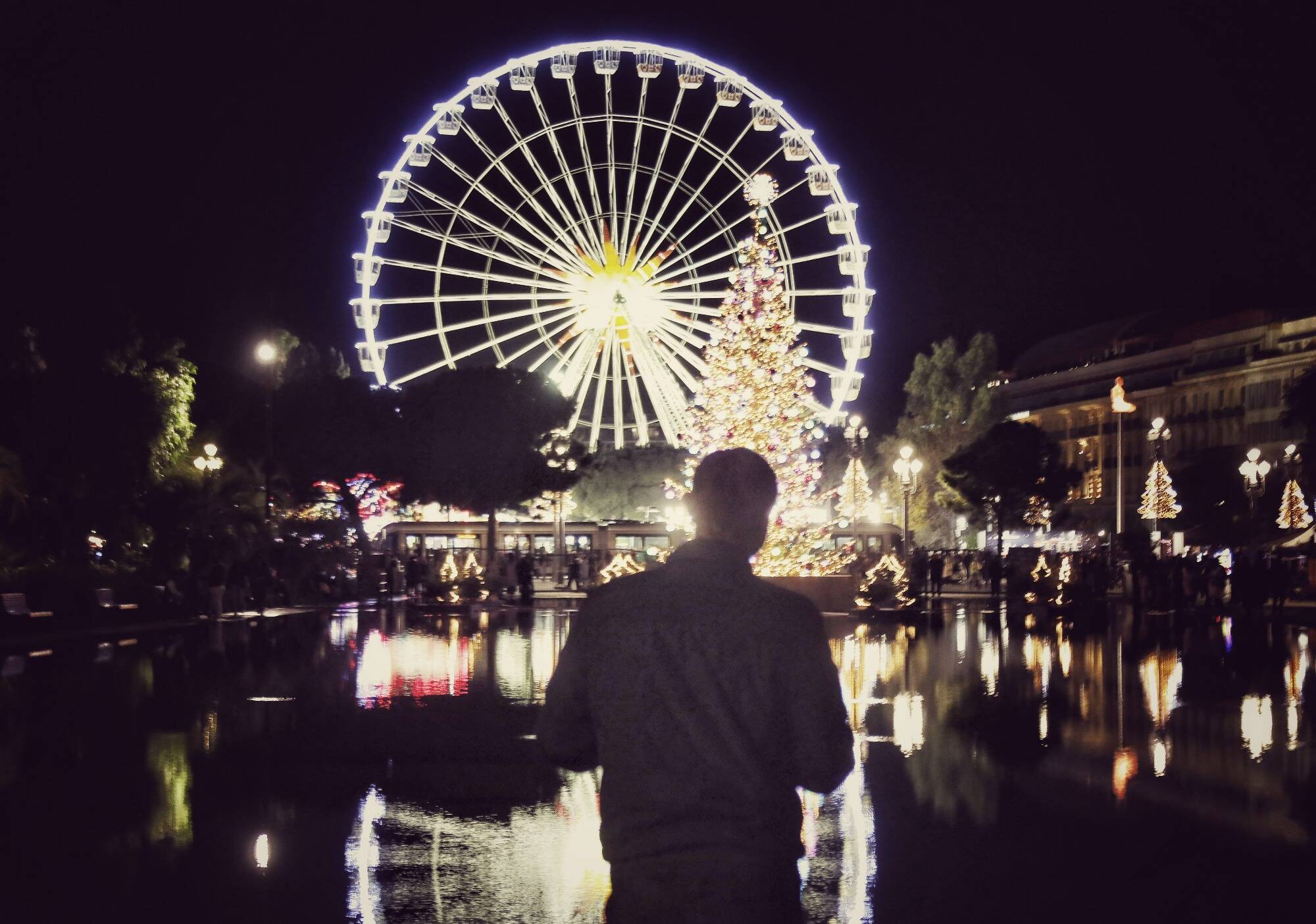 "Il y a une pression pour être heureux ce jour-là": angoissés, stressés pendant les fêtes de fin d'année, qu'est-ce que la "natalophobie"?