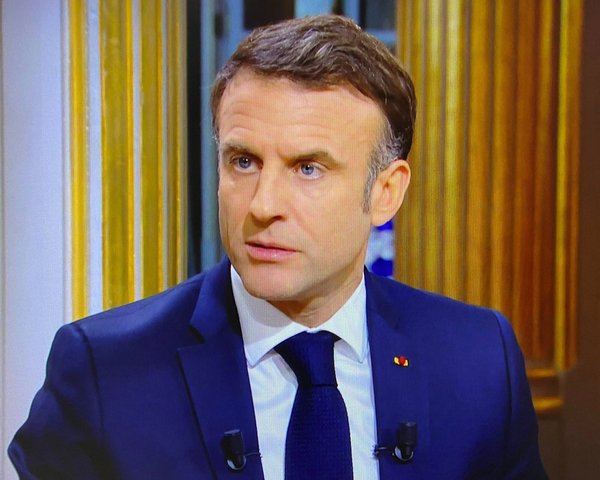 Encore au défi de se relancer, Emmanuel Macron donne "rendez-vous" en janvier