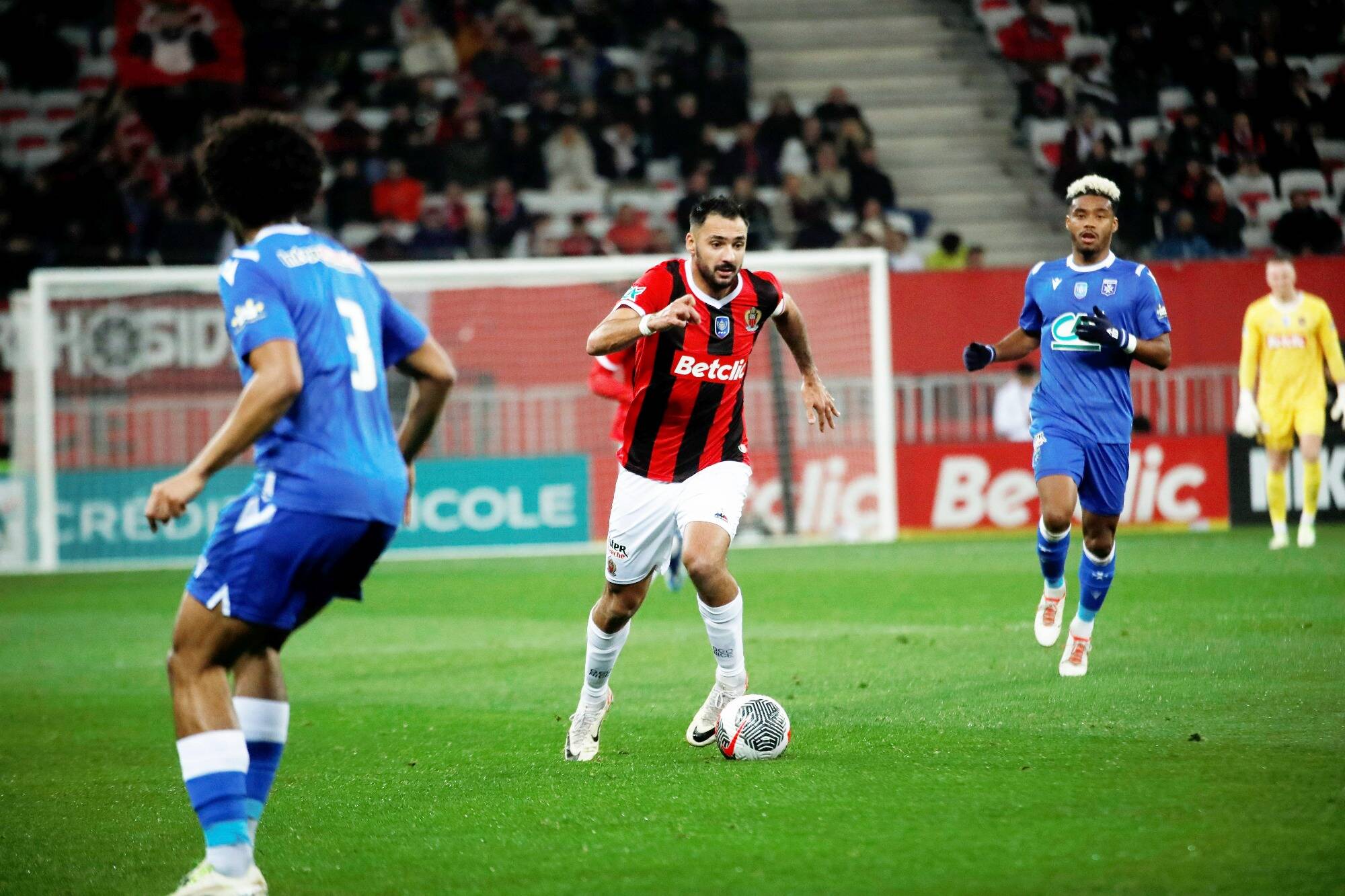 Victime d'une fracture au pied, l'attaquant de l'OGC Nice Gaëtan Laborde sera absent plusieurs mois
