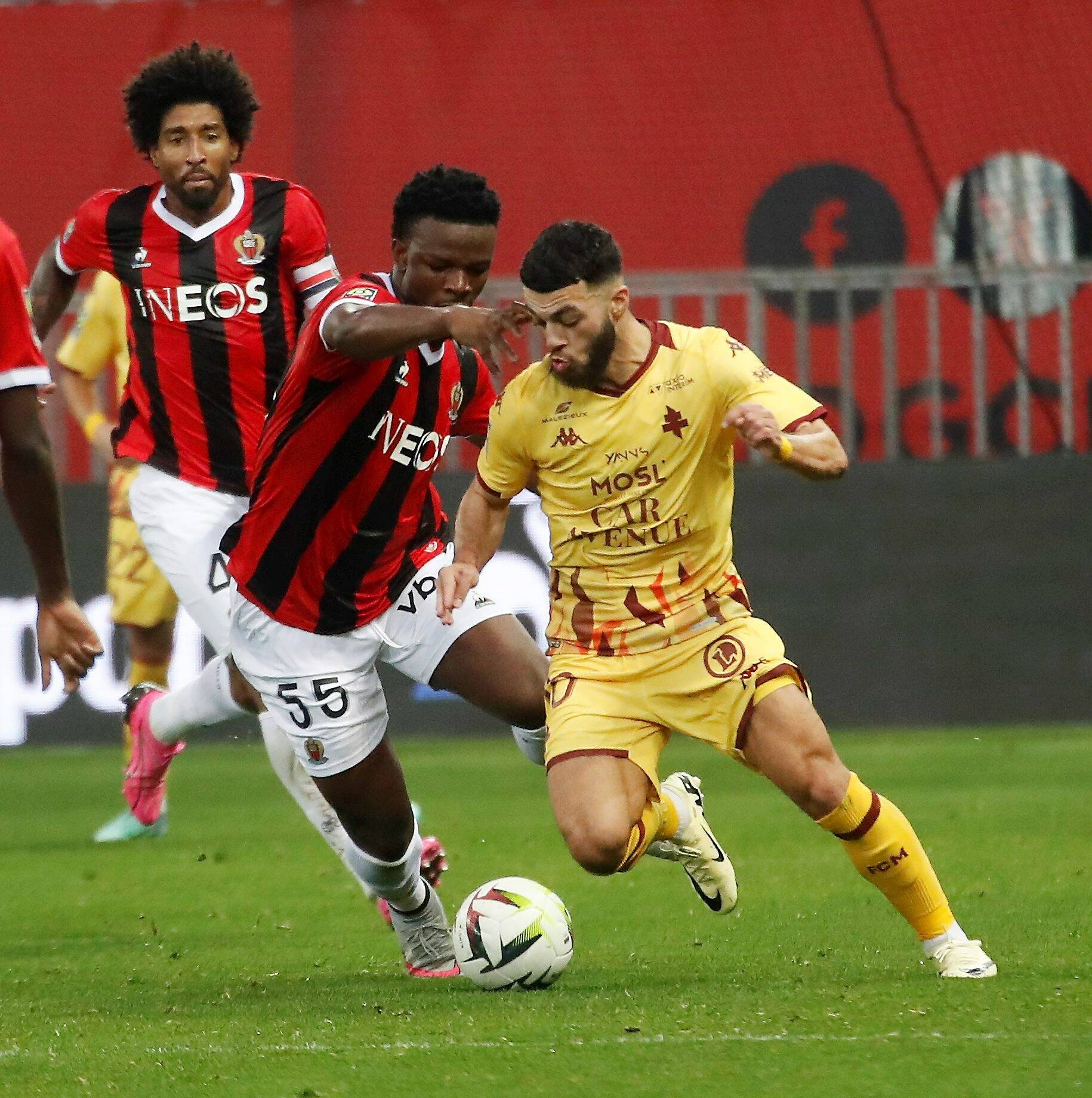 L'OGC Nice avec une défense à cinq pour le choc contre Brest