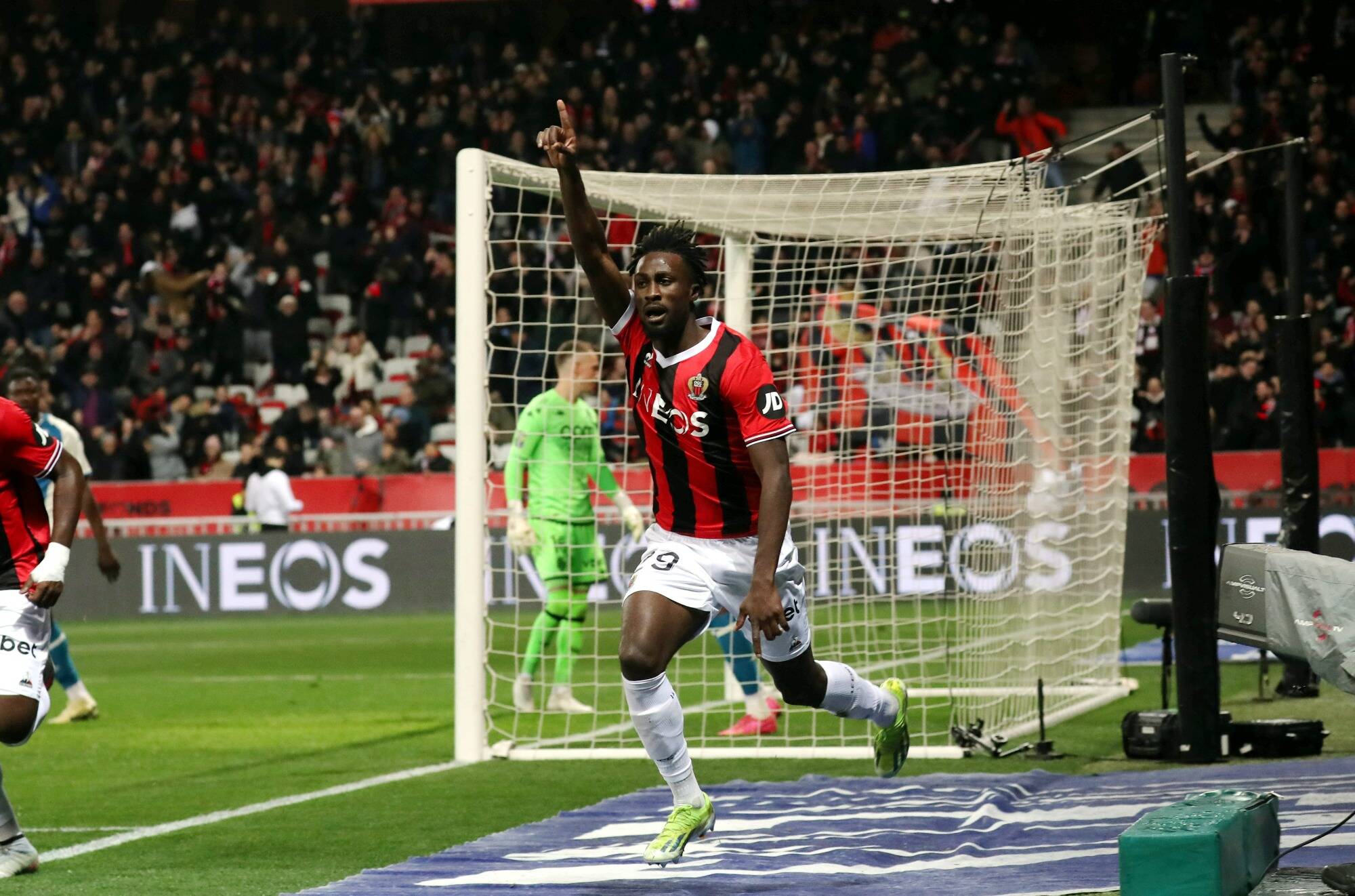 L'OGC Nice avec un trio offensif Cho-Guessand-Laborde à Lyon