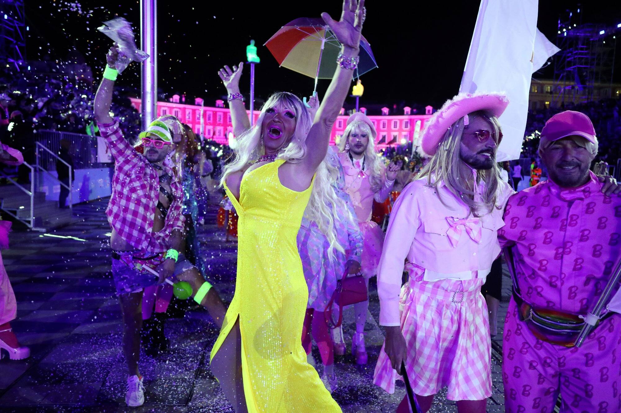 Les images follement "gay" du Queernaval de Nice place Masséna ce vendredi soir