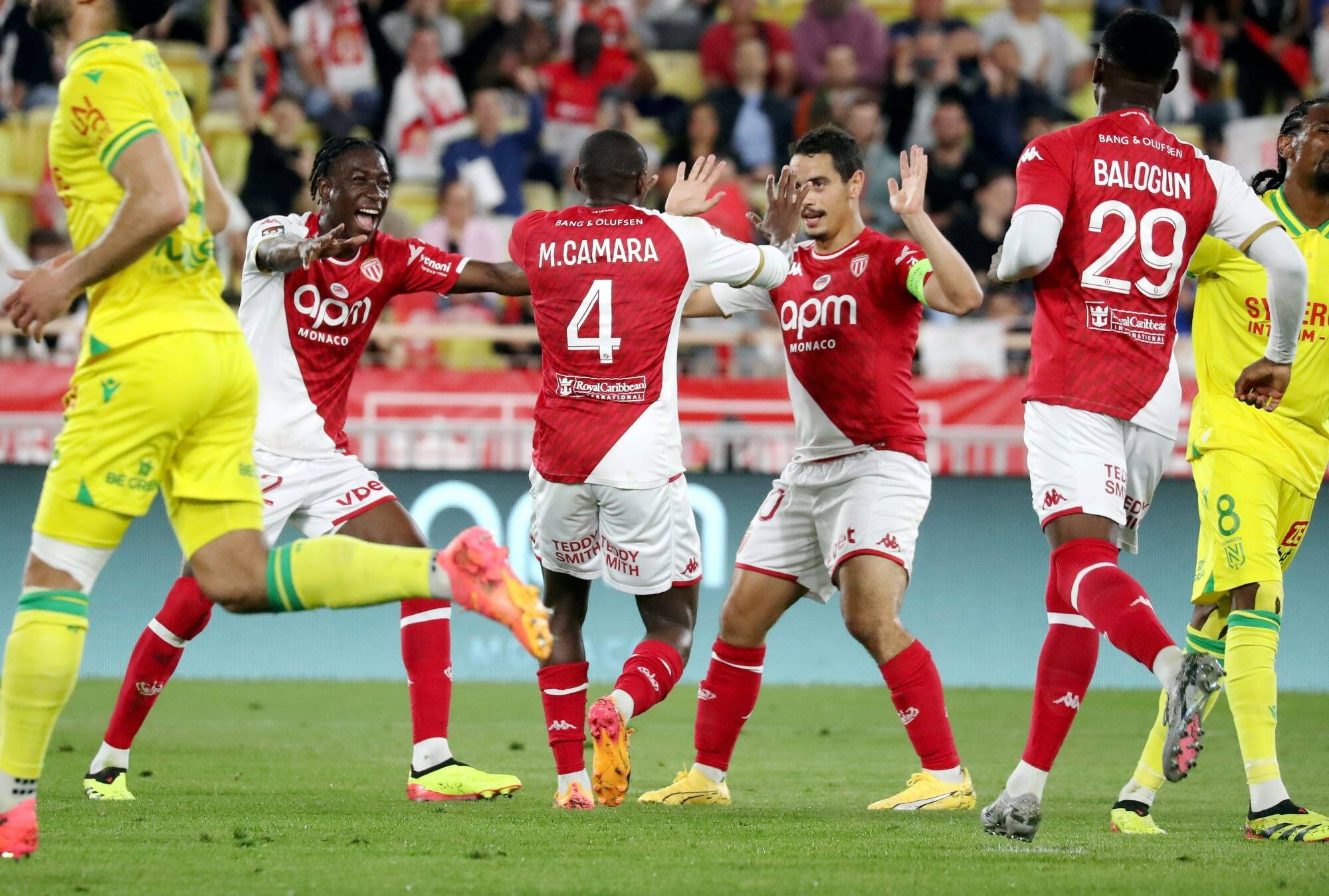 Lutte contre l'homophobie: un joueur de l'AS Monaco fait polémique en cachant le logo, "un comportement inadmissible" pour Oudéa-Castéra