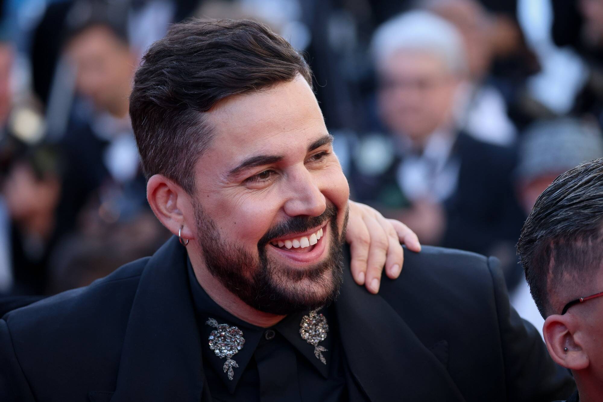 Qui est Artus, l'humoriste touche-à-tout devenu roi du box-office avec son film "Un p'tit truc en plus" aux cinq millions de spectateurs