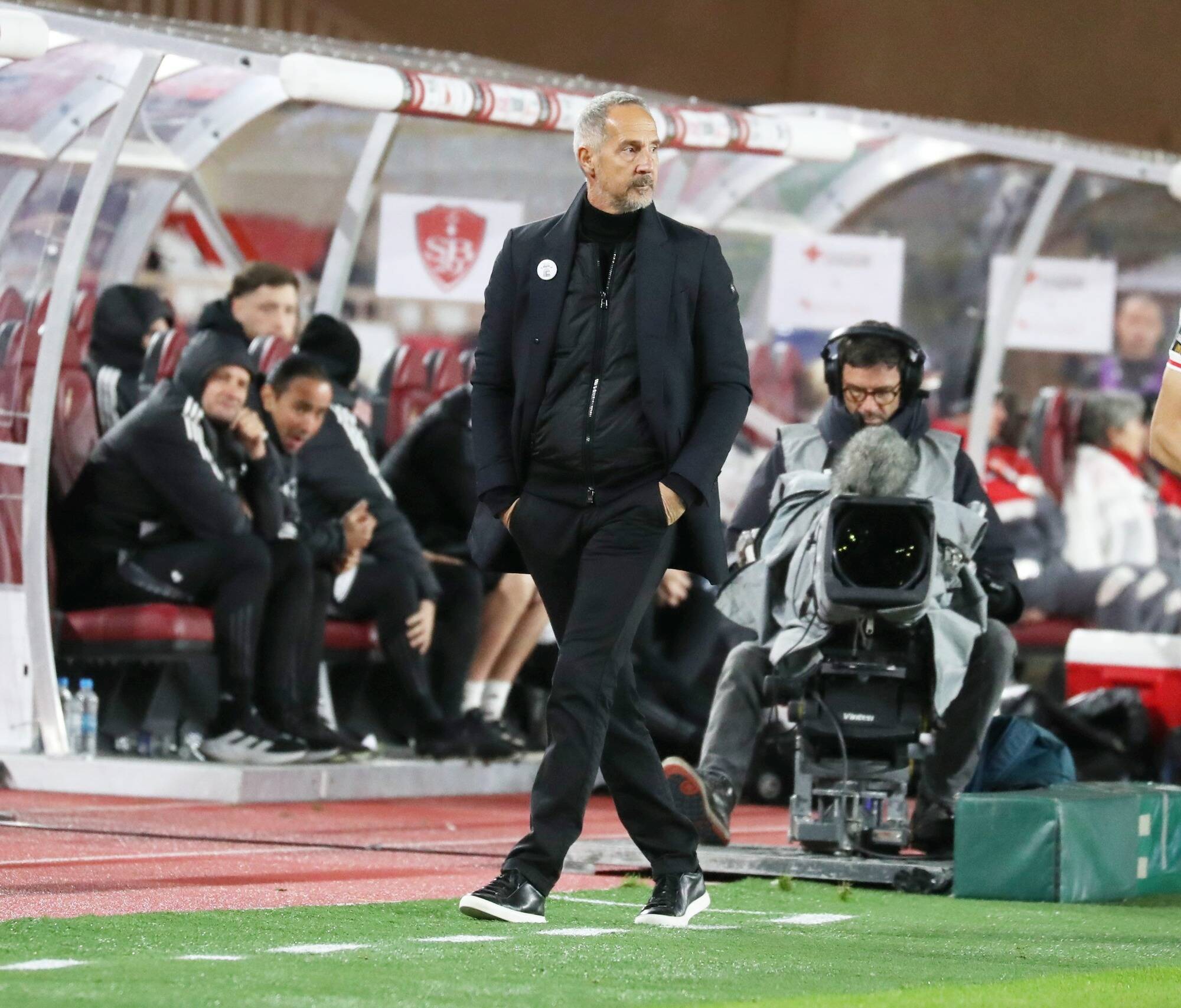 "Cela peut être un profil mais pas le moins cher"... Adi Hütter s'exprime sur une éventuelle arrivée de Randal Kolo Muani à l'AS Monaco cet hiver