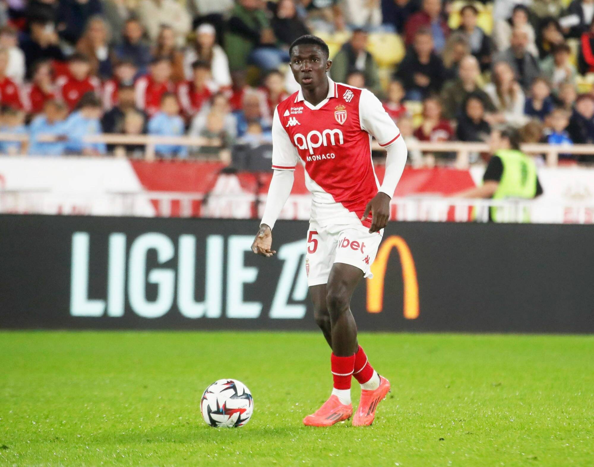 Lamine Camara titulaire au milieu de l'AS Monaco face à Toulouse