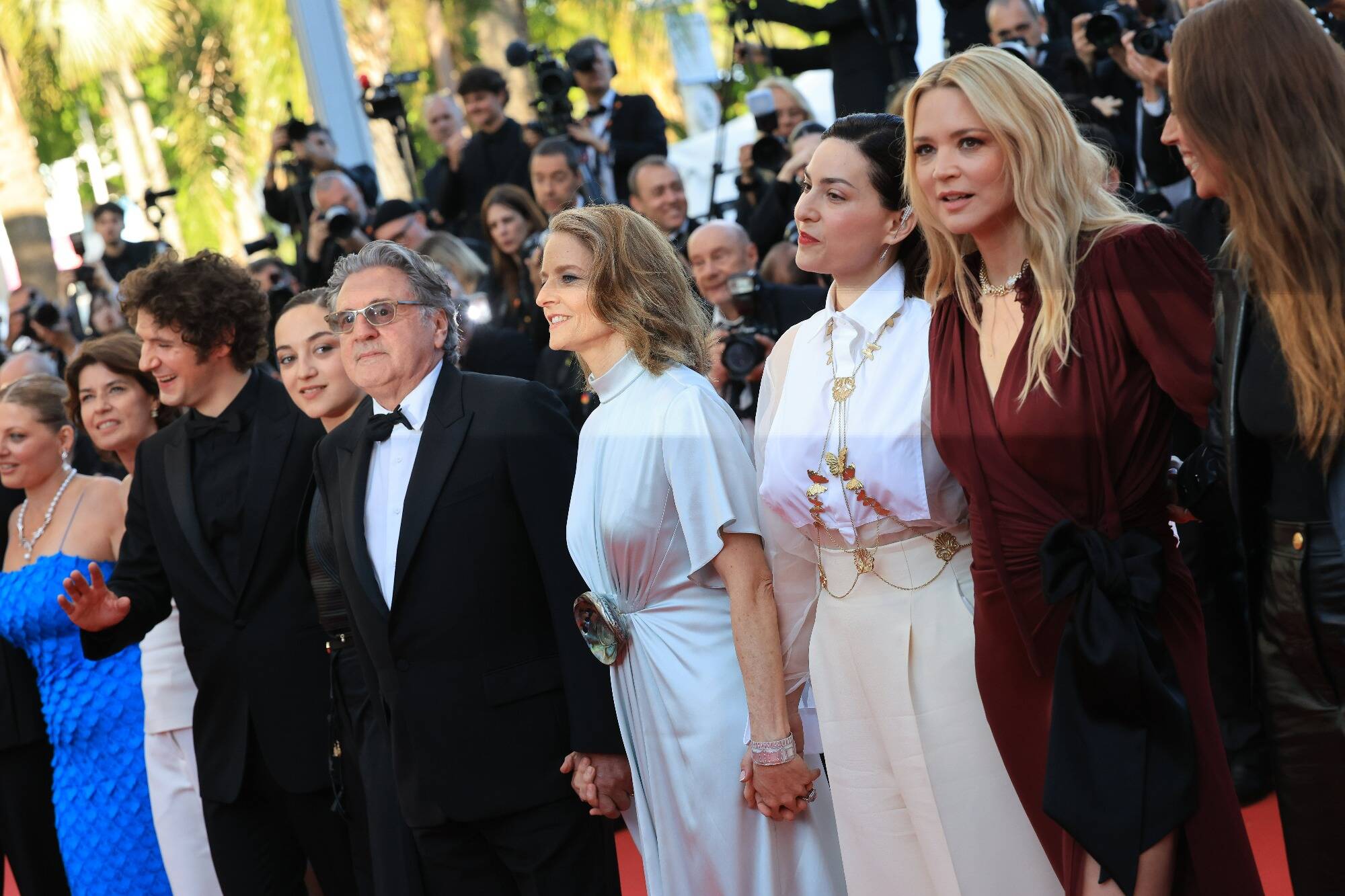 Scarlett Johansson, Jodie Foster, Daniel Auteuil, Virginie Efira... parterre de stars ce mardi pour la montée des marches du film Vie privée au Festival de Cannes