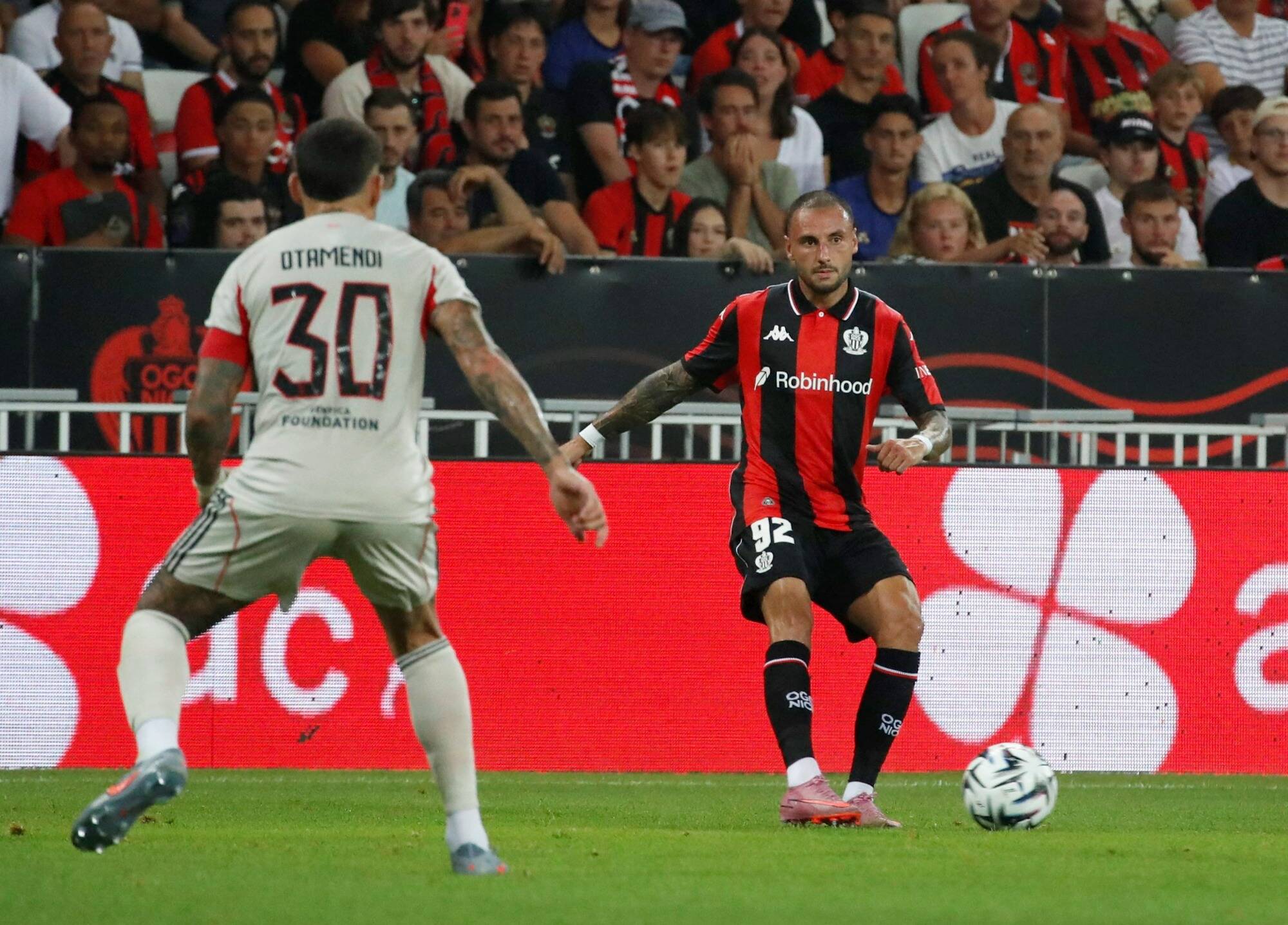"Quel message aurait-on envoyé si on l'avait perdu?": garder Jonathan Clauss, le signal fort du mercato de l'OGC Nice selon Florian Maurice